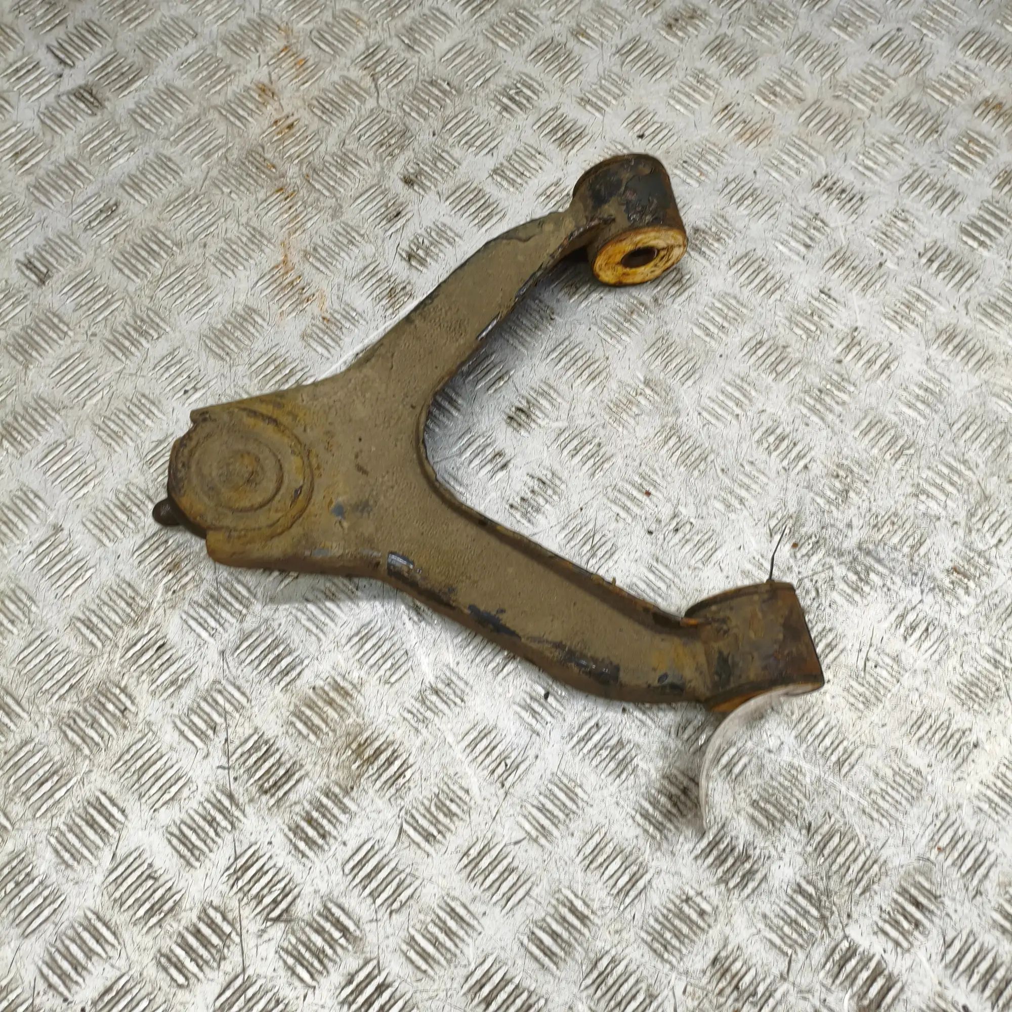 Iveco Daily Front Right Upper Control Arm Front Right Upper Control Arm — IVECO DAILY VI ...