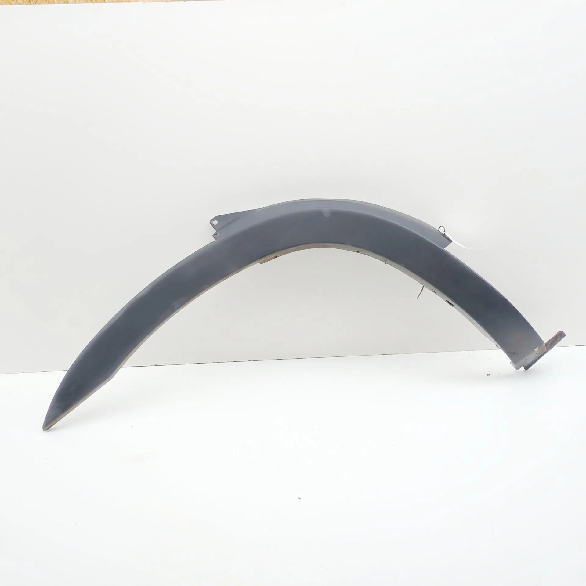 Iveco Daily Wheel arch trim — front left Wheel arch trim — front left — IVECO DAILY VI F...