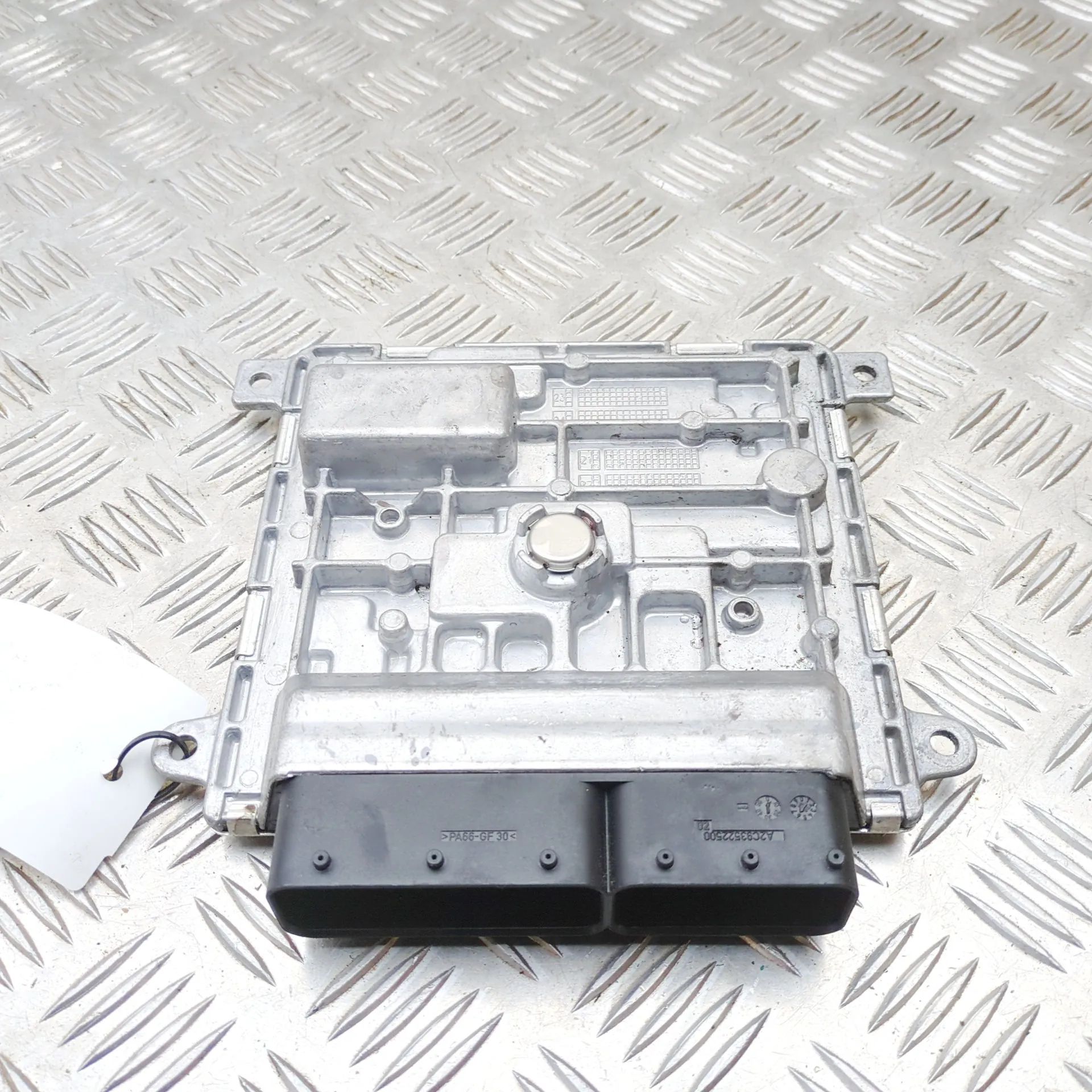 Mercedes-Benz CLA (C118) Engine Control Unit Engine Control Unit — MERCEDES BENZ CLA (Coupe ...