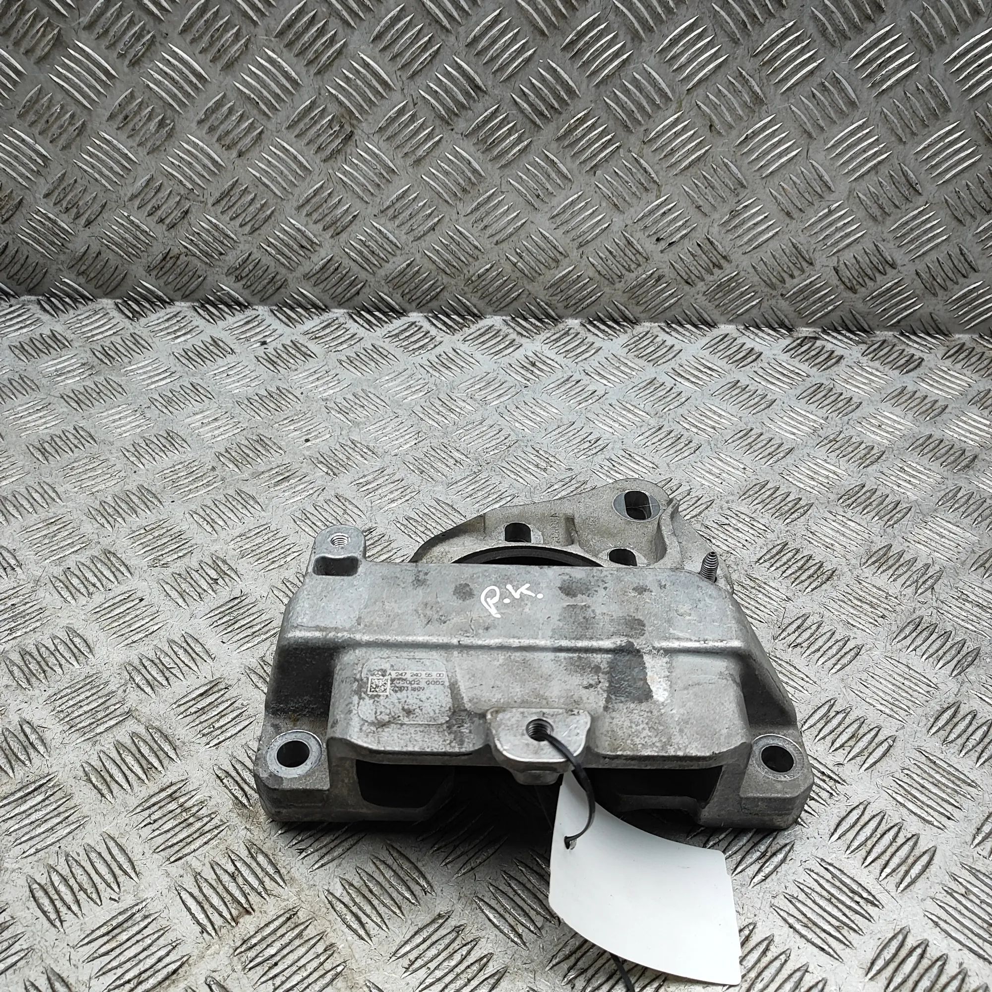 Mercedes-Benz CLA (C118) Left Side Engine Mount Left Side Engine Mount — MERCEDES BENZ CLA (Cou...