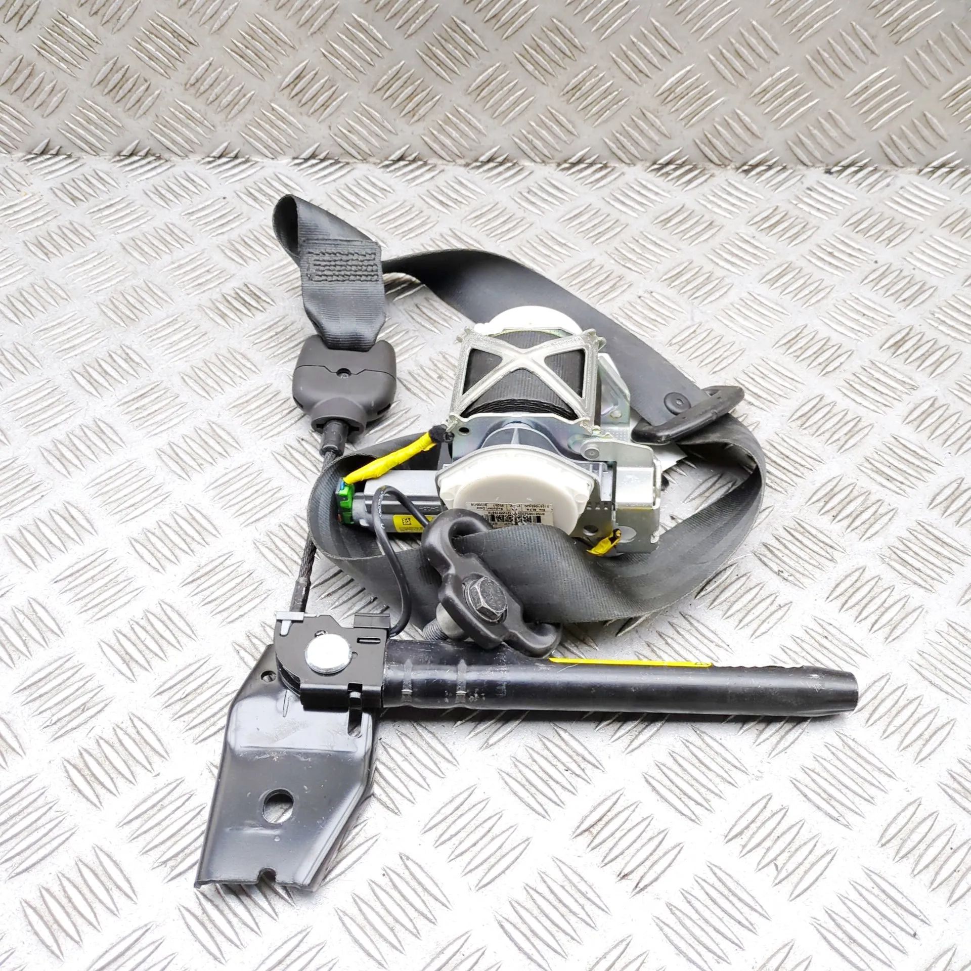 Alfa-Romeo Giulietta (940) Front Right Seatbelt Front Right Seatbelt — ALFA ROMEO GIULIETTA (94...