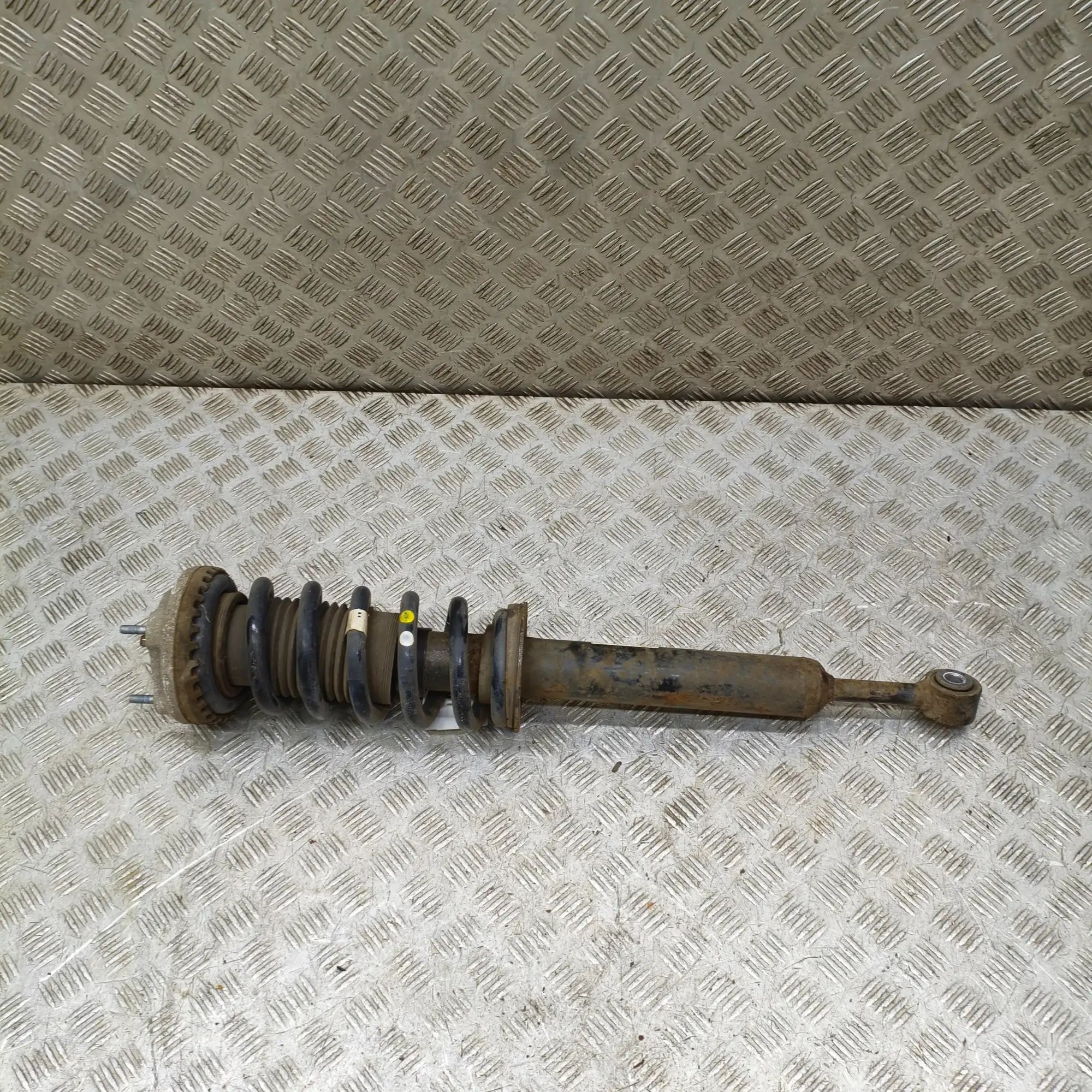 Maserati Ghibli Shock absorber — front left Shock absorber — front left — MASERATI GHIBLI (...
