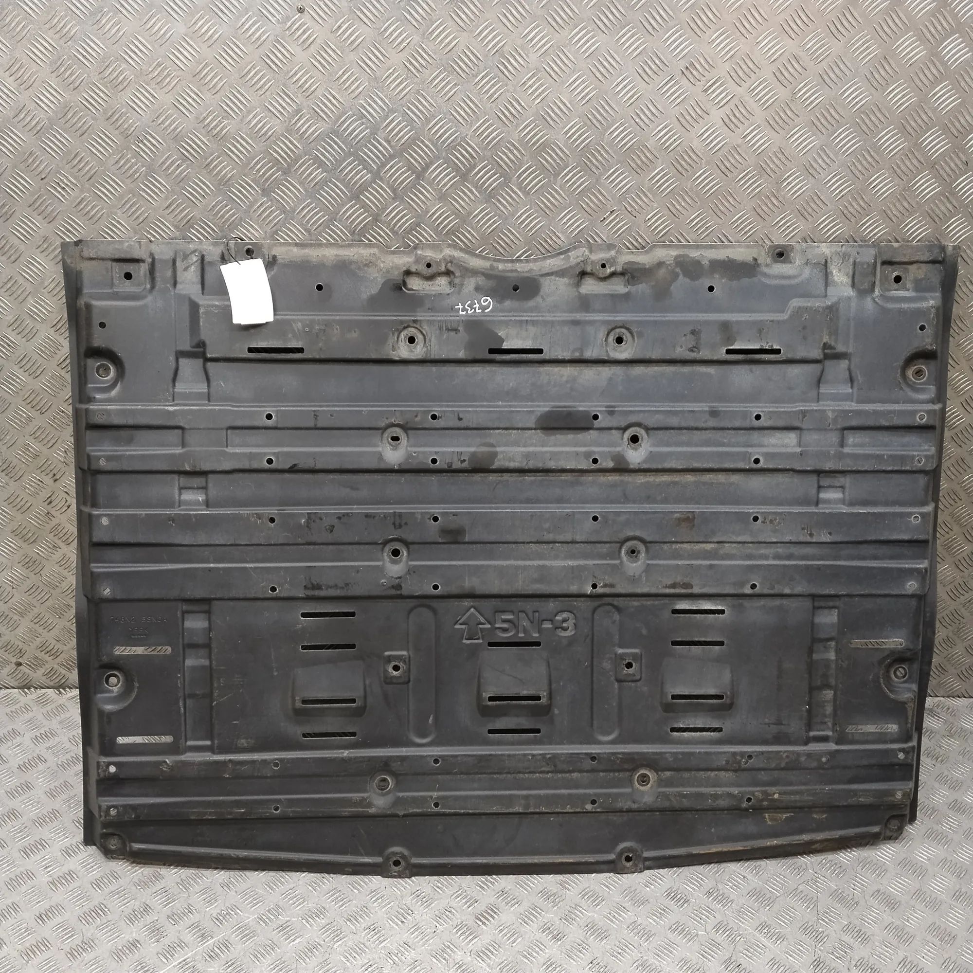 Nissan Leaf Centre underbody shield Centre underbody shield — NISSAN LEAF (ZE1) (20...