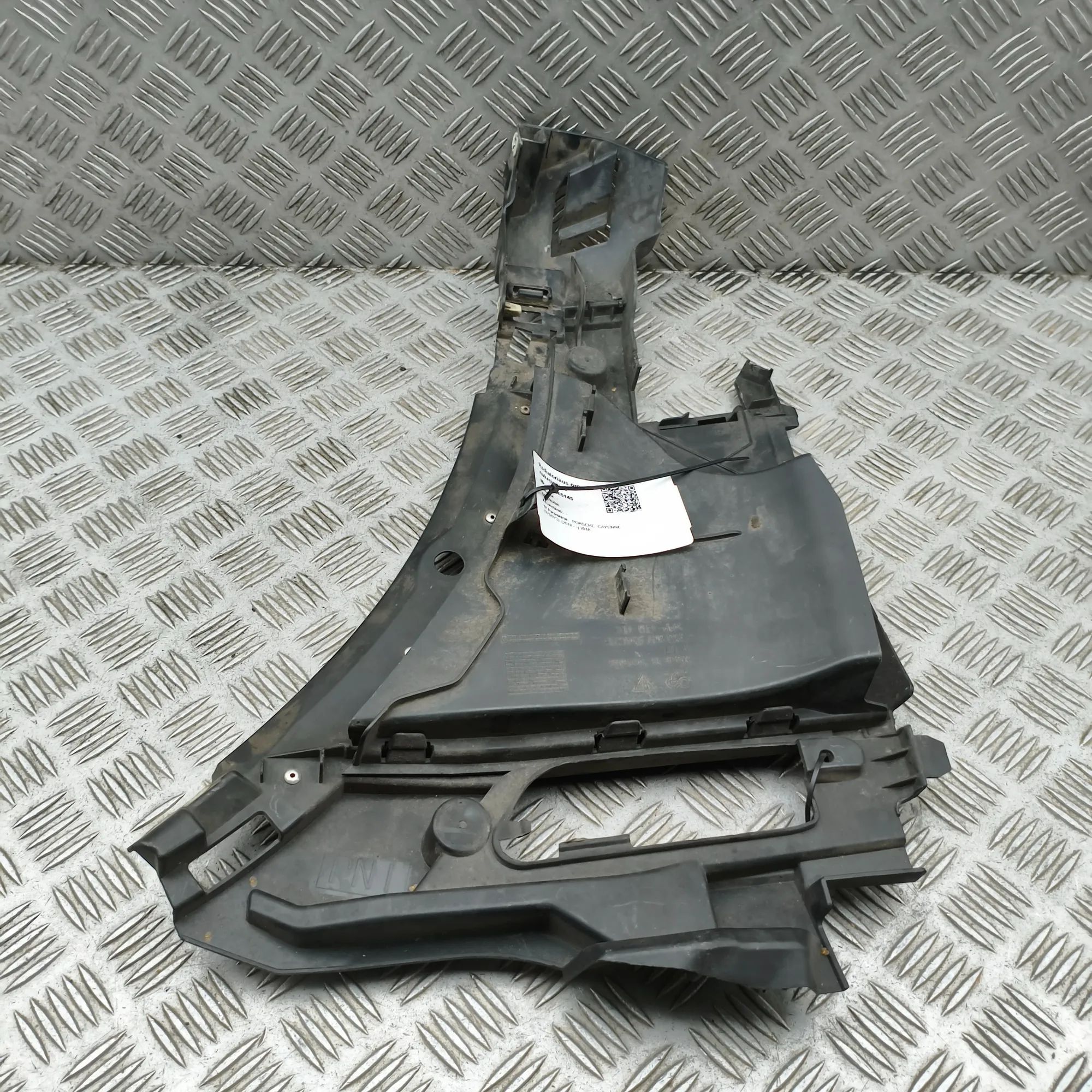 Porsche Cayenne Front Right Bumper Bracket Front Right Bumper Bracket — PORSCHE CAYENNE (9...