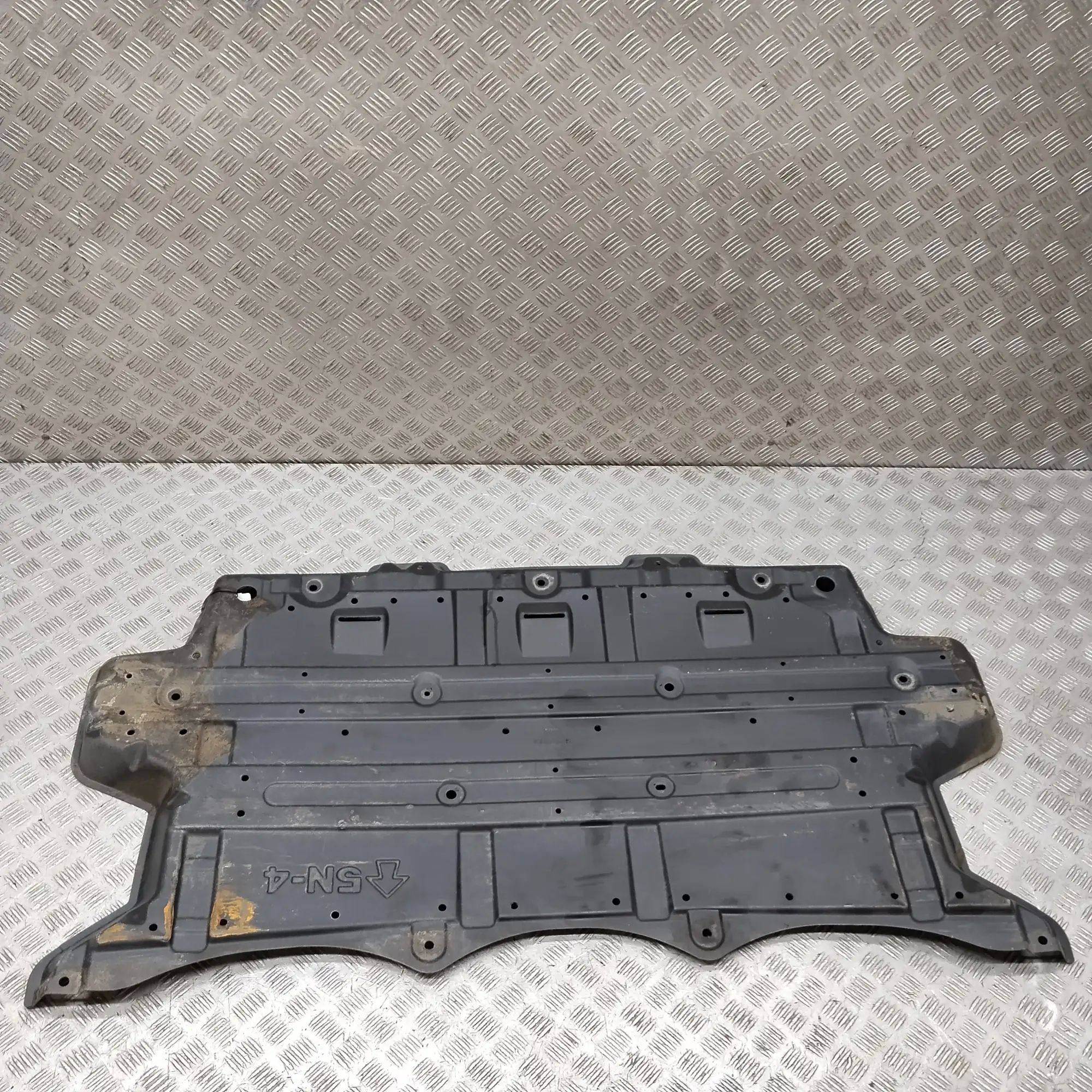 Nissan Leaf Rear Middle Underbody Cover Rear Middle Underbody Cover — NISSAN LEAF (ZE1)...