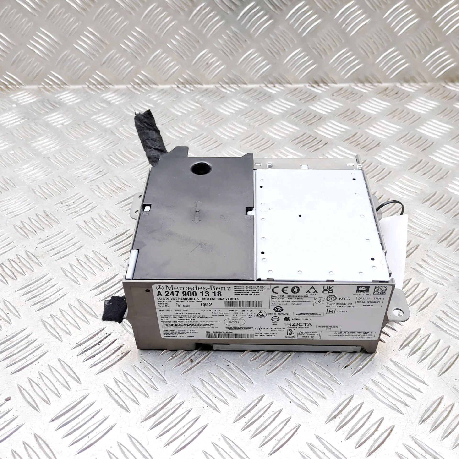 Mercedes-Benz CLA (C118) Radio / CD / navigation head unit Radio / CD / navigation head unit — MERCEDES BE...