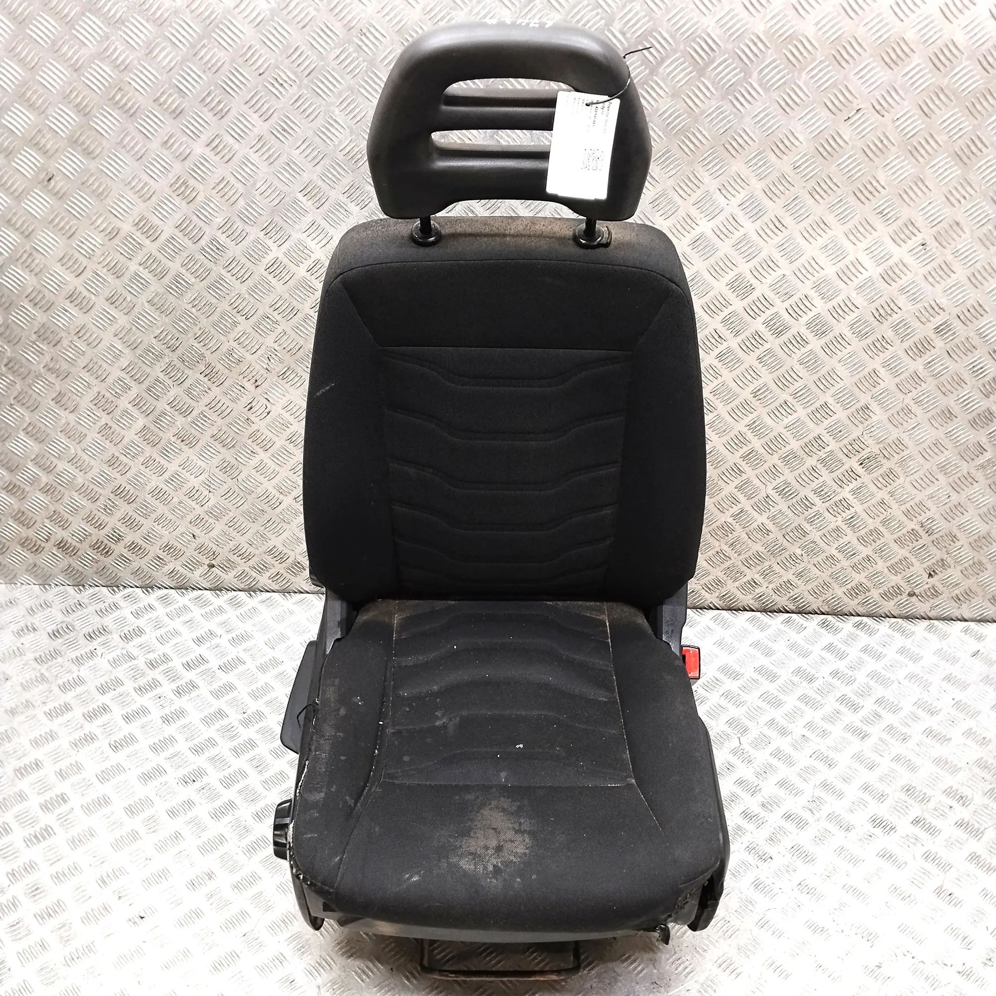 Iveco Daily Front Right Seat Front right seat — IVECO DAILY (VI Flatbed) (20...