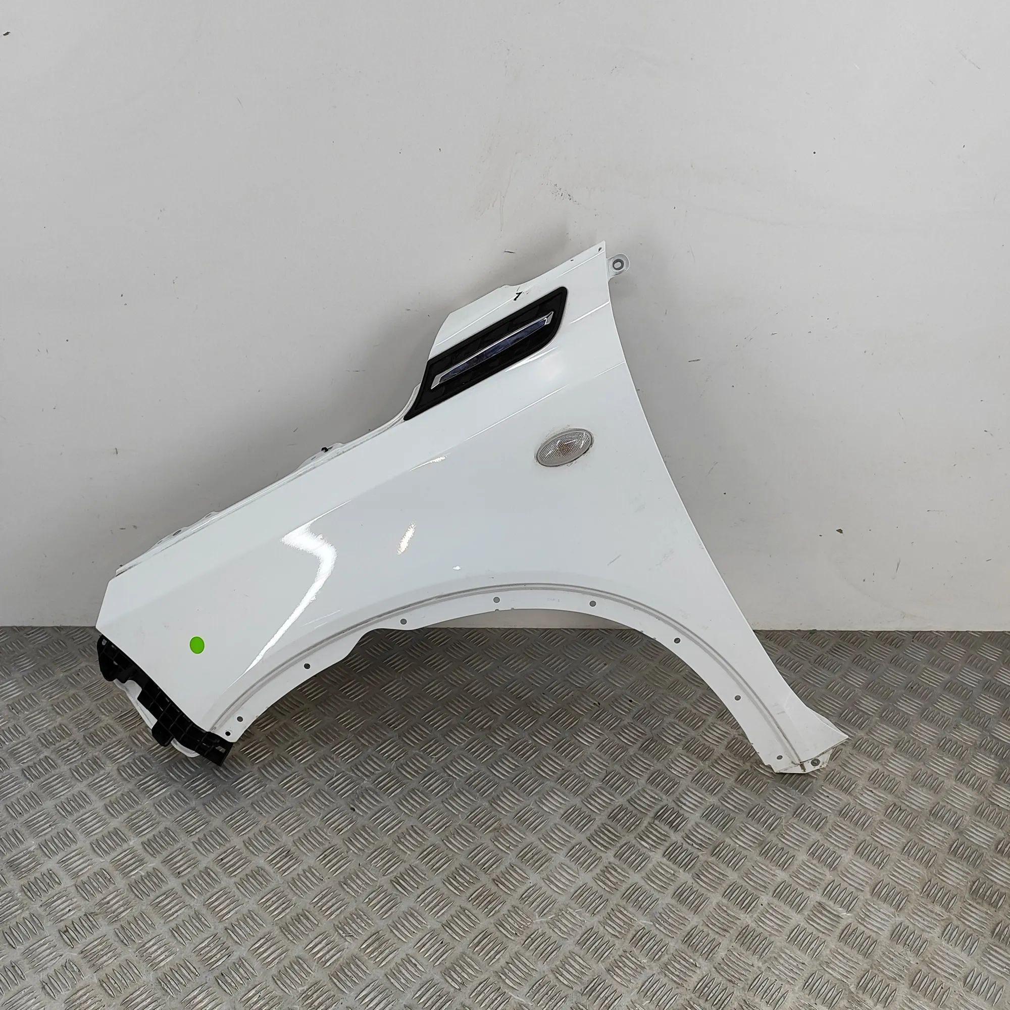 Suzuki Vitara Front Left Fender Front Left Fender — SUZUKI VITARA (LY) (2015-.....