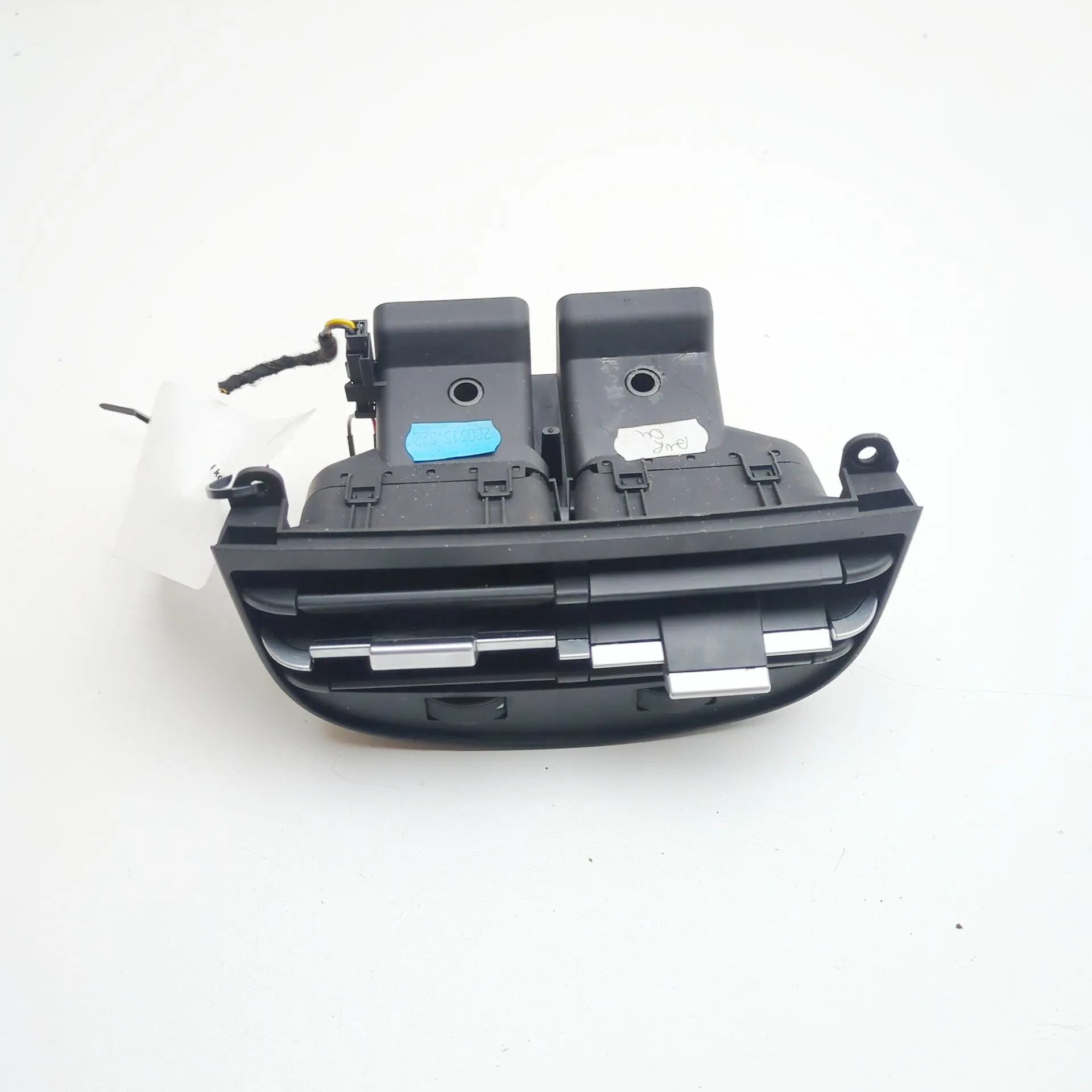Maserati Ghibli Centre console air vent Centre console air vent — MASERATI GHIBLI (M157...