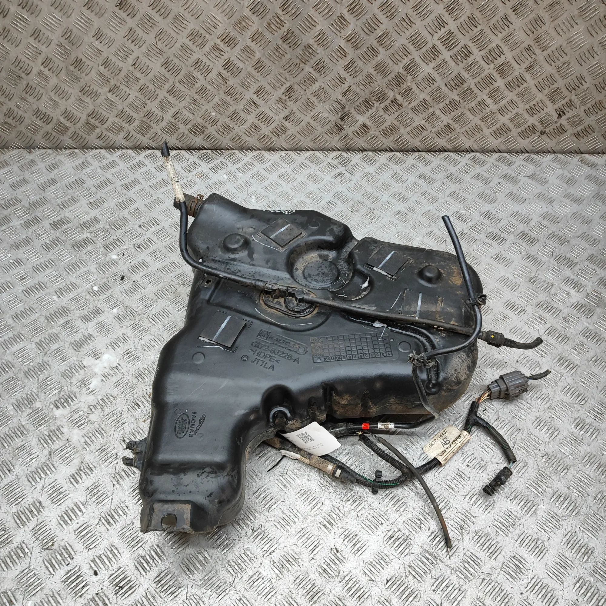 Land Rover Discovery Sport Adblue tank AdBlue tank — LAND ROVER DISCOVERY SPORT (L550)...