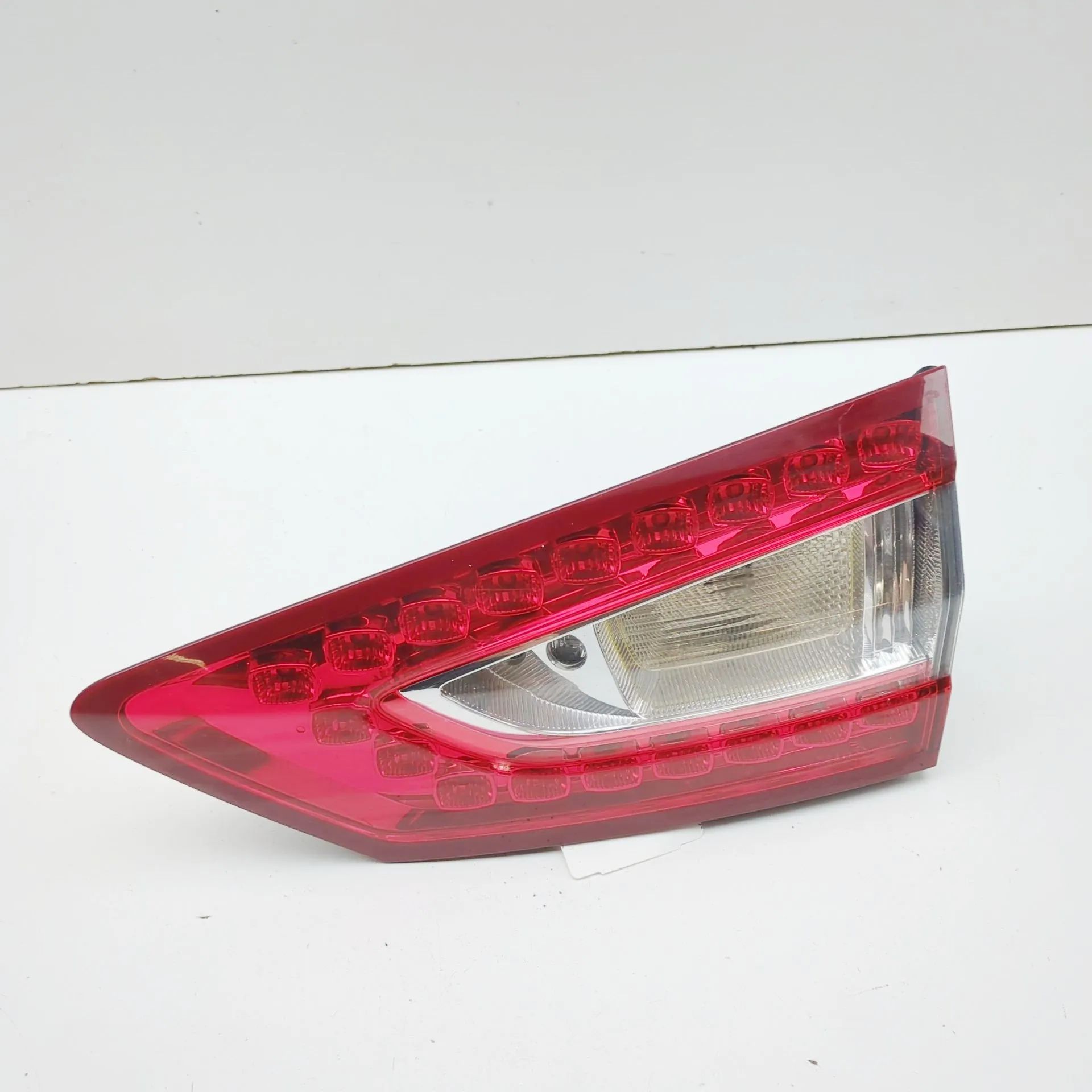 Ford Mondeo Right Side Tailgate Tail Light Right Side Tailgate Tail Light — FORD MONDEO (V...