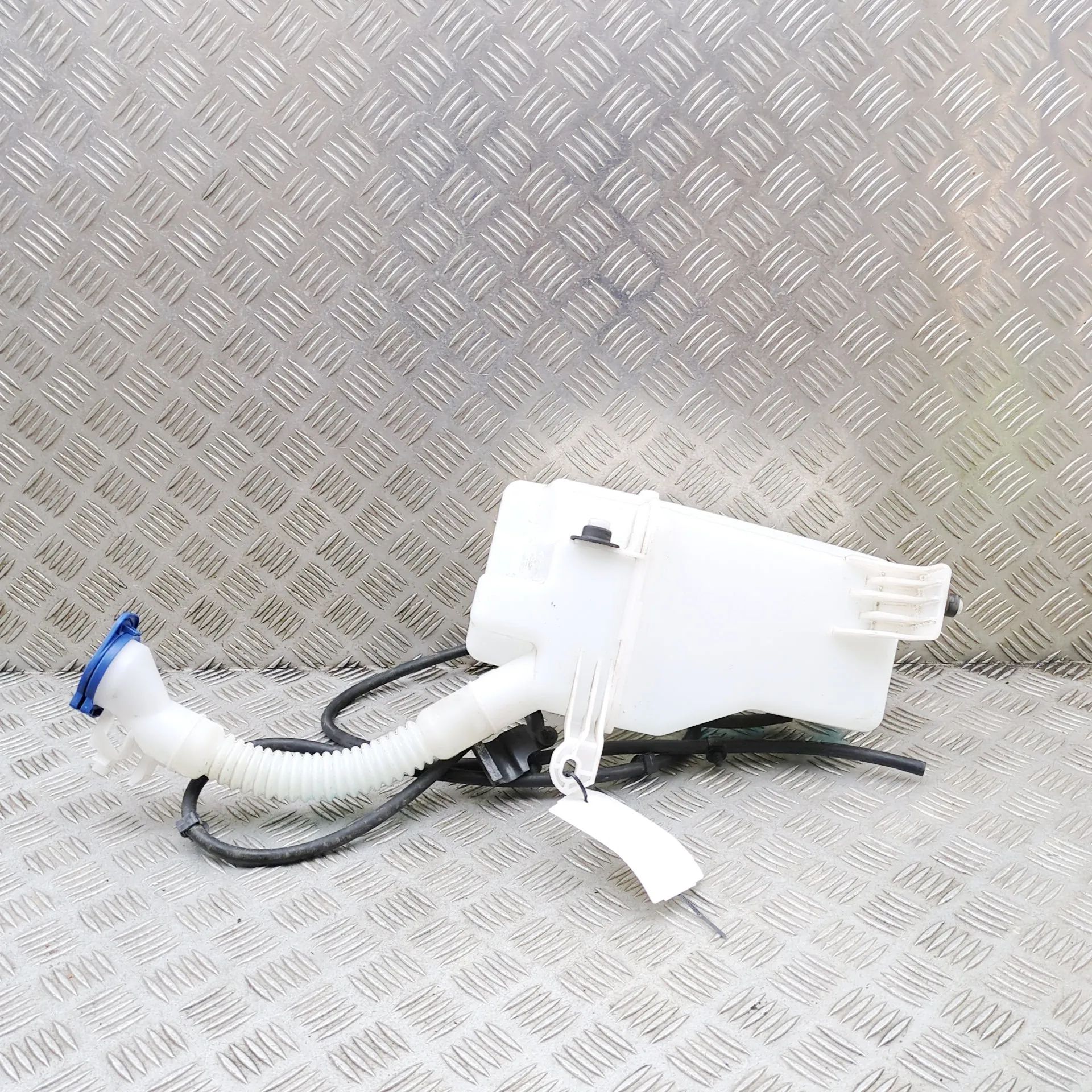 Mercedes-Benz CLA (C118) Window Washer Tank Window Washer Tank — MERCEDES BENZ CLA (Coupe C...