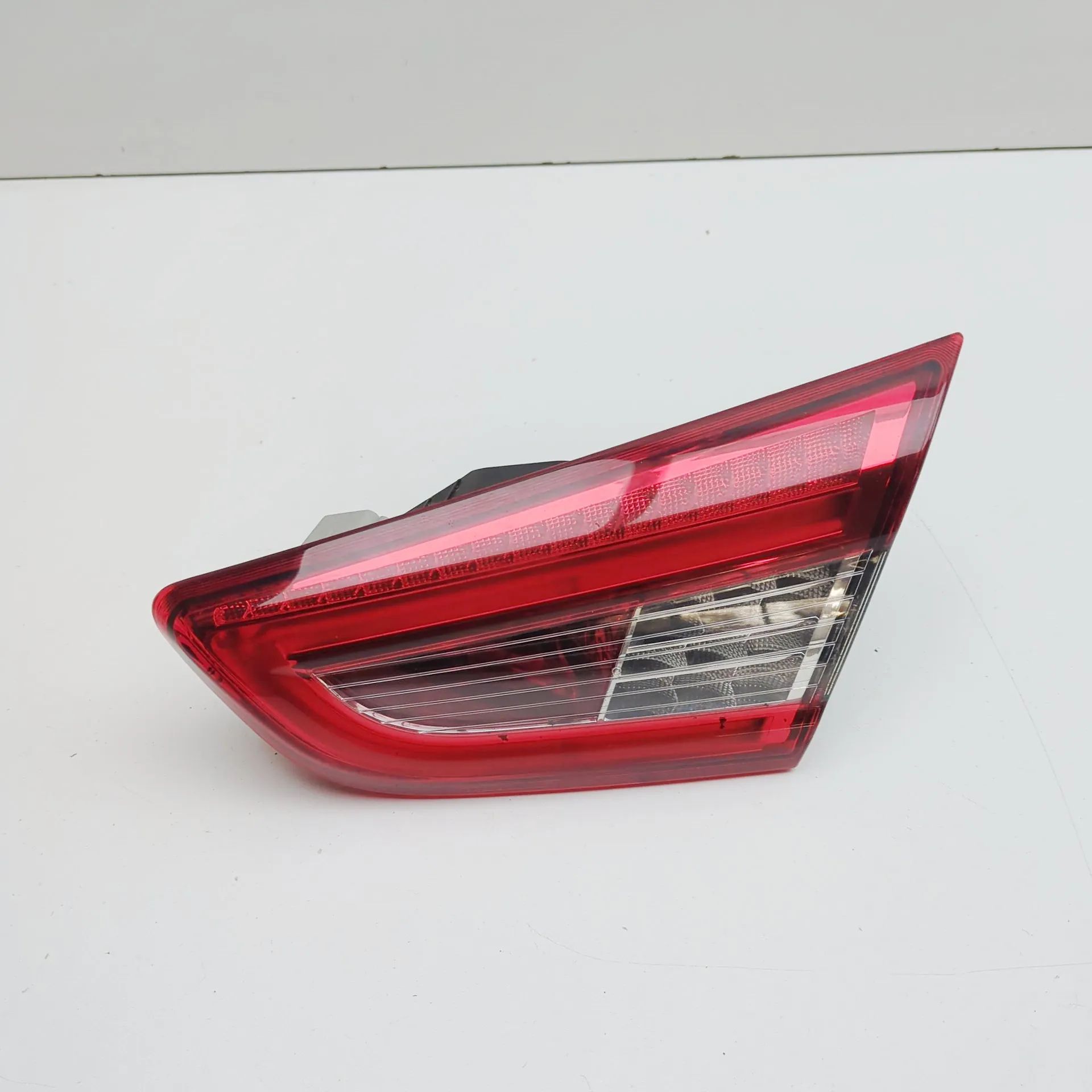 Maserati Ghibli Right Side Tailgate Tail Light Right Side Tailgate Tail Light — MASERATI GHIBL...