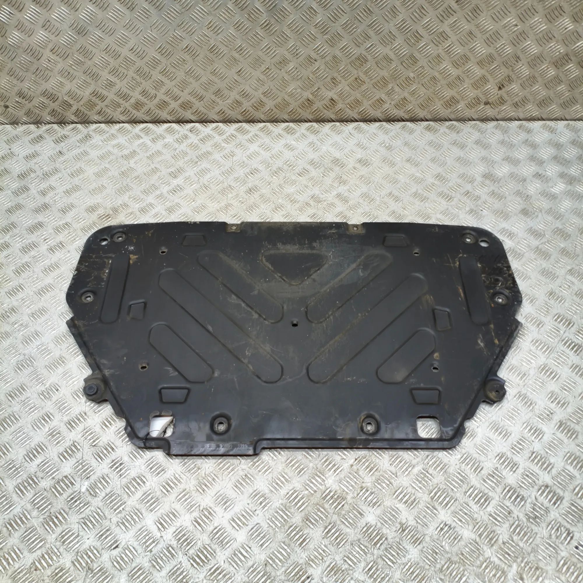Mercedes-Benz CLA (C118) Rear Middle Underbody Cover Rear Middle Underbody Cover — MERCEDES BENZ CLA...
