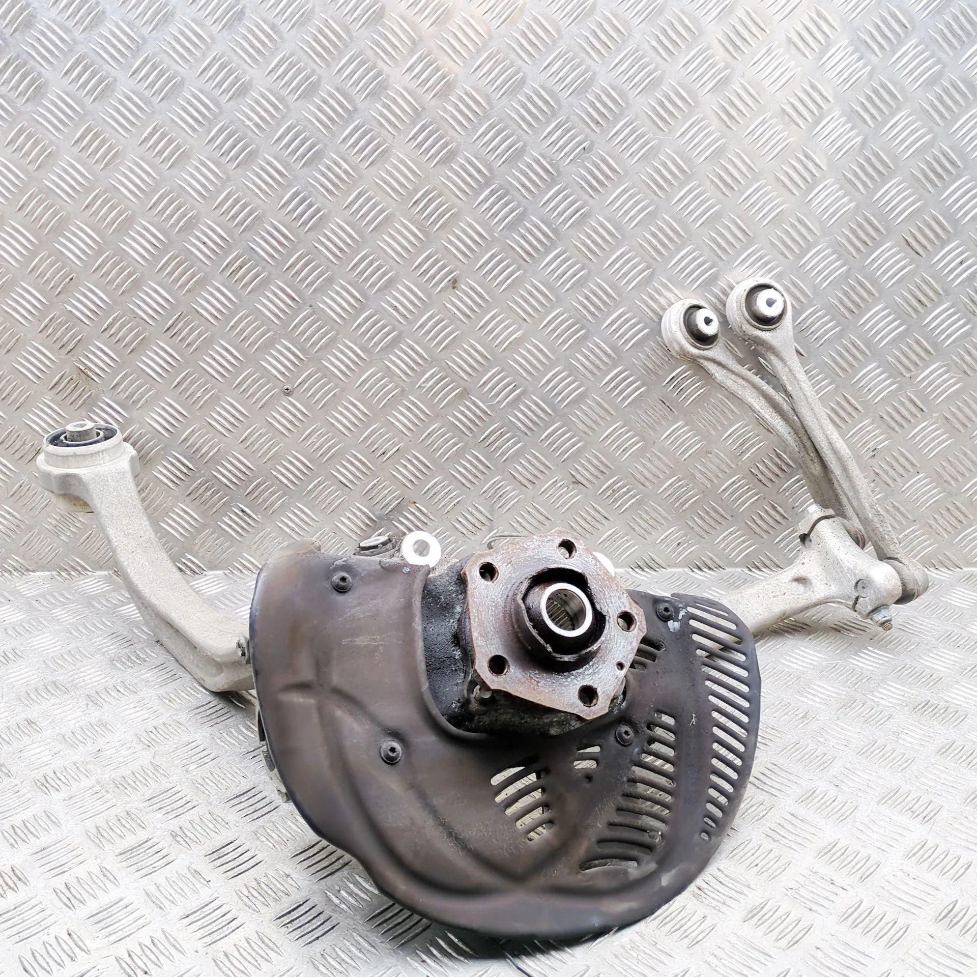 Audi Q5 (FY) Front Right Wheel Hub Front Right Wheel Hub — AUDI Q5 (FY) (2016-...)...