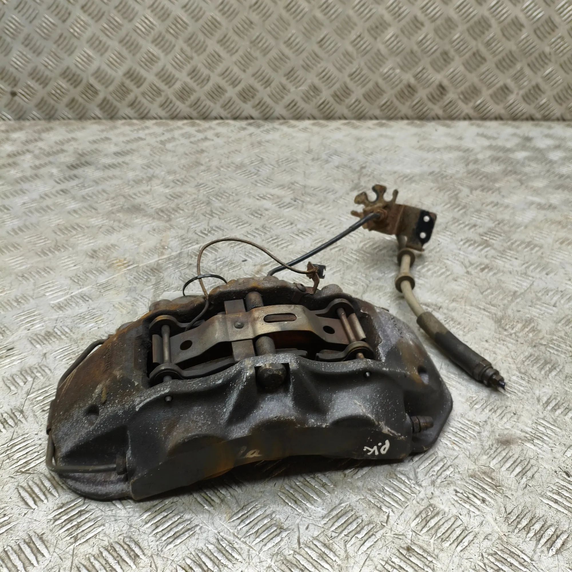 Maserati Ghibli Brake caliper — front left Brake caliper — front left — MASERATI GHIBLI (M...