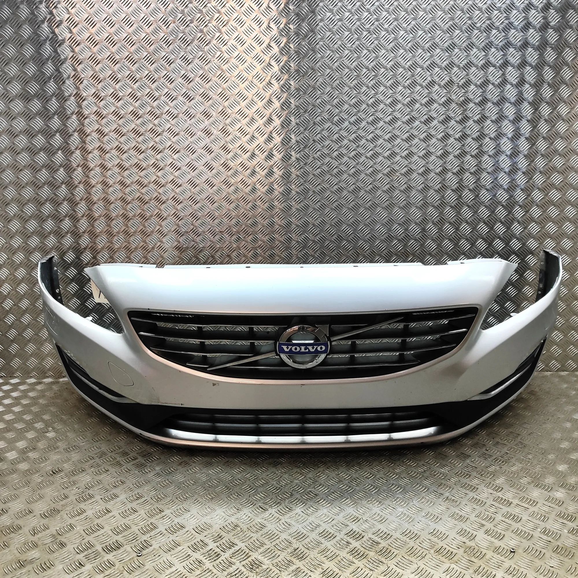 Volvo S60 front bumper Front bumper — VOLVO S60 (II) (2010-2019) — 398...