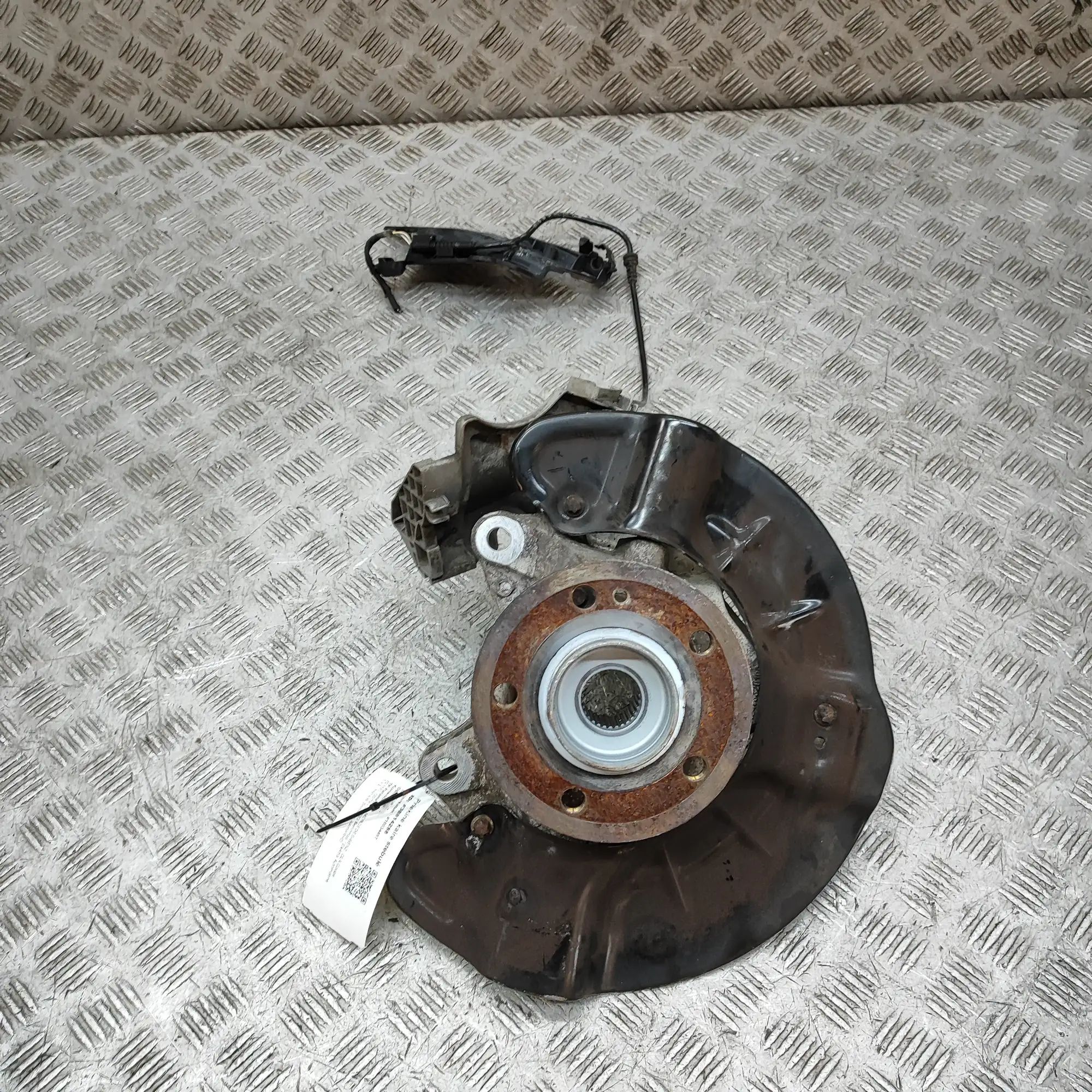 Mercedes-Benz CLA (C118) Front Left Wheel Hub Front Left Wheel Hub — MERCEDES BENZ CLA (Coupe...
