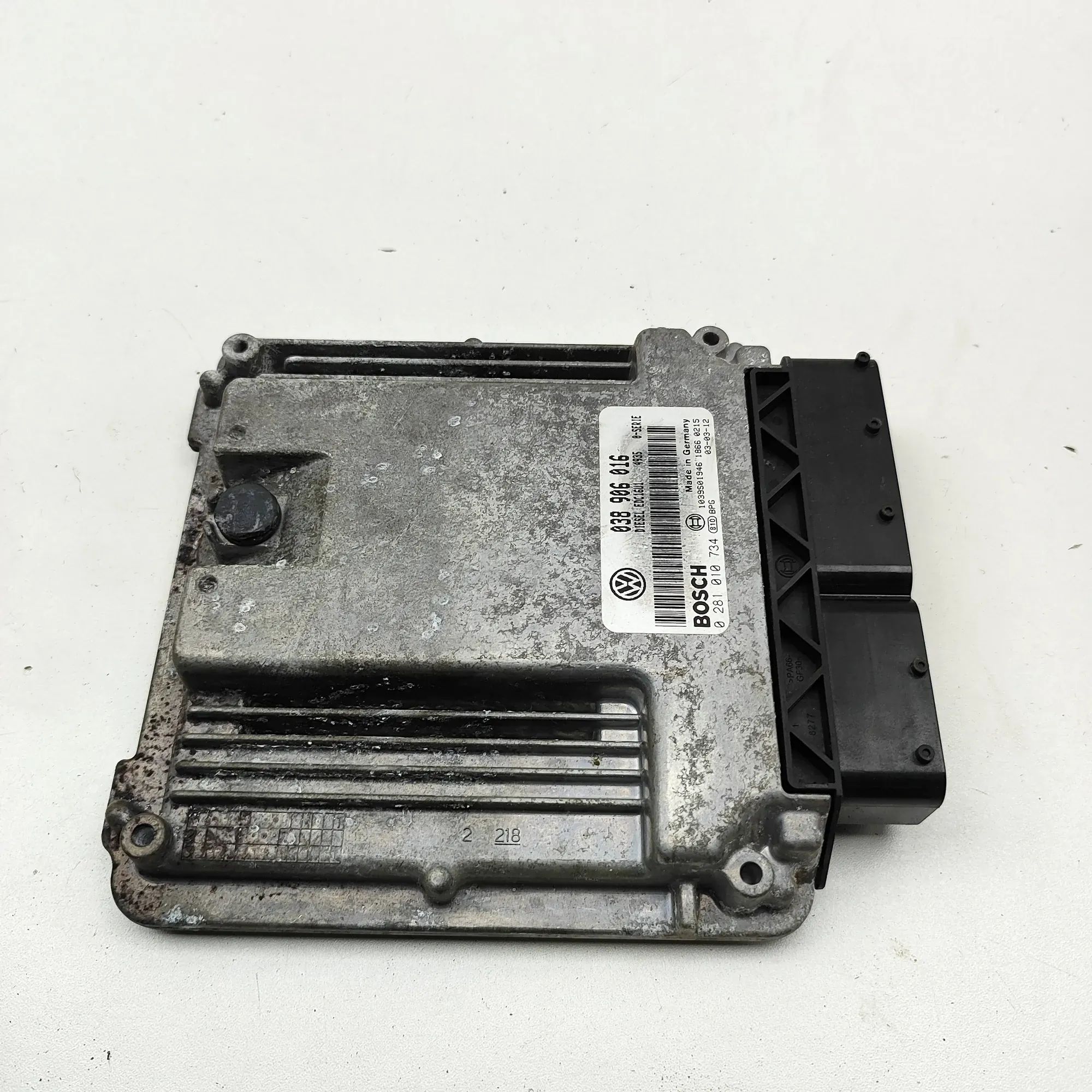 Volkswagen Transporter (T5, Caravelle, Multivan) Engine Control Unit Engine Control Unit — VW TRANSPORTER (V T5 Van)...