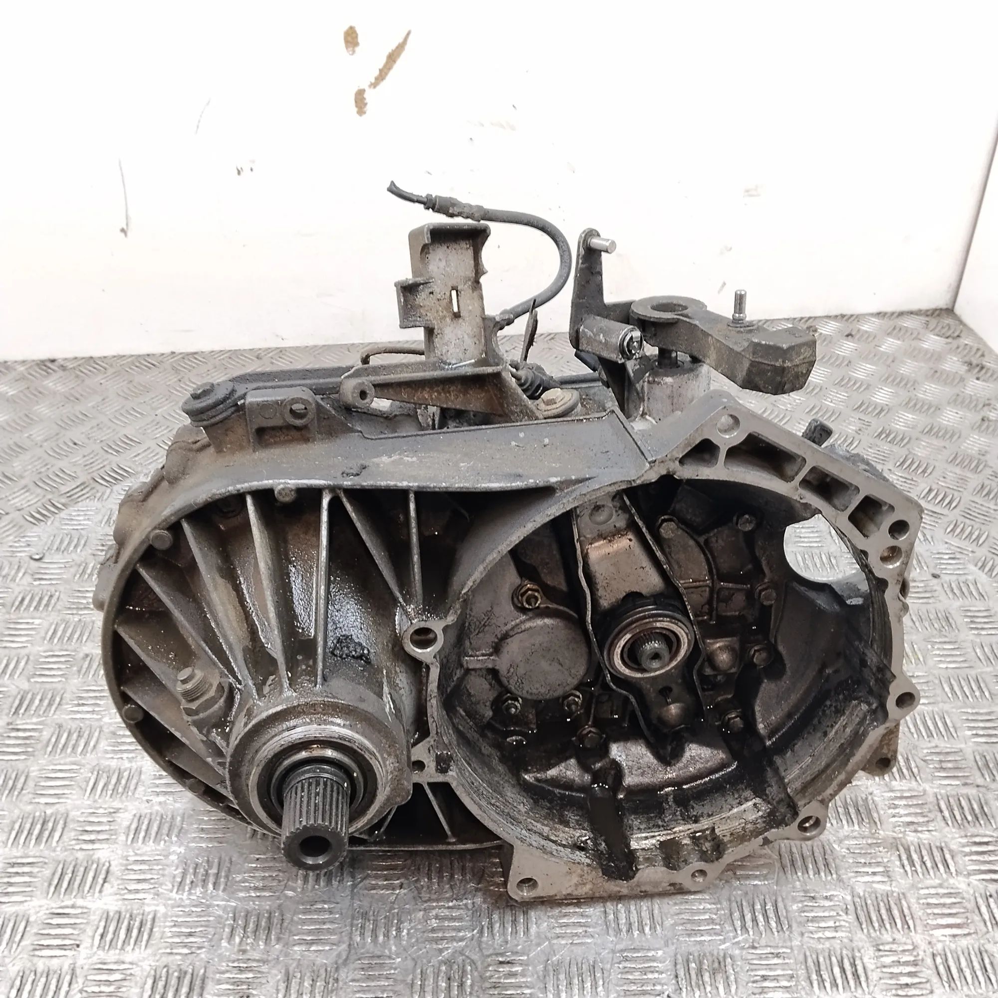Volkswagen Transporter (T5, Caravelle, Multivan) Gearbox Gearbox — VW TRANSPORTER (V T5 Van) (2003-2015)...