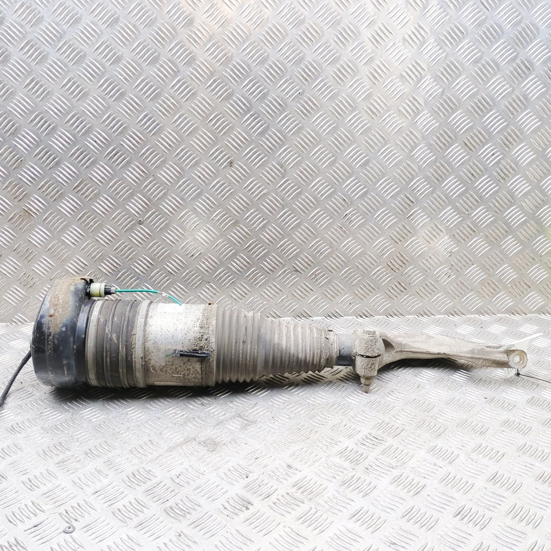 Audi Q5 (FY) Front Right Air Shock Absorber Front Right Air Shock Absorber — AUDI Q5 (FY) (...