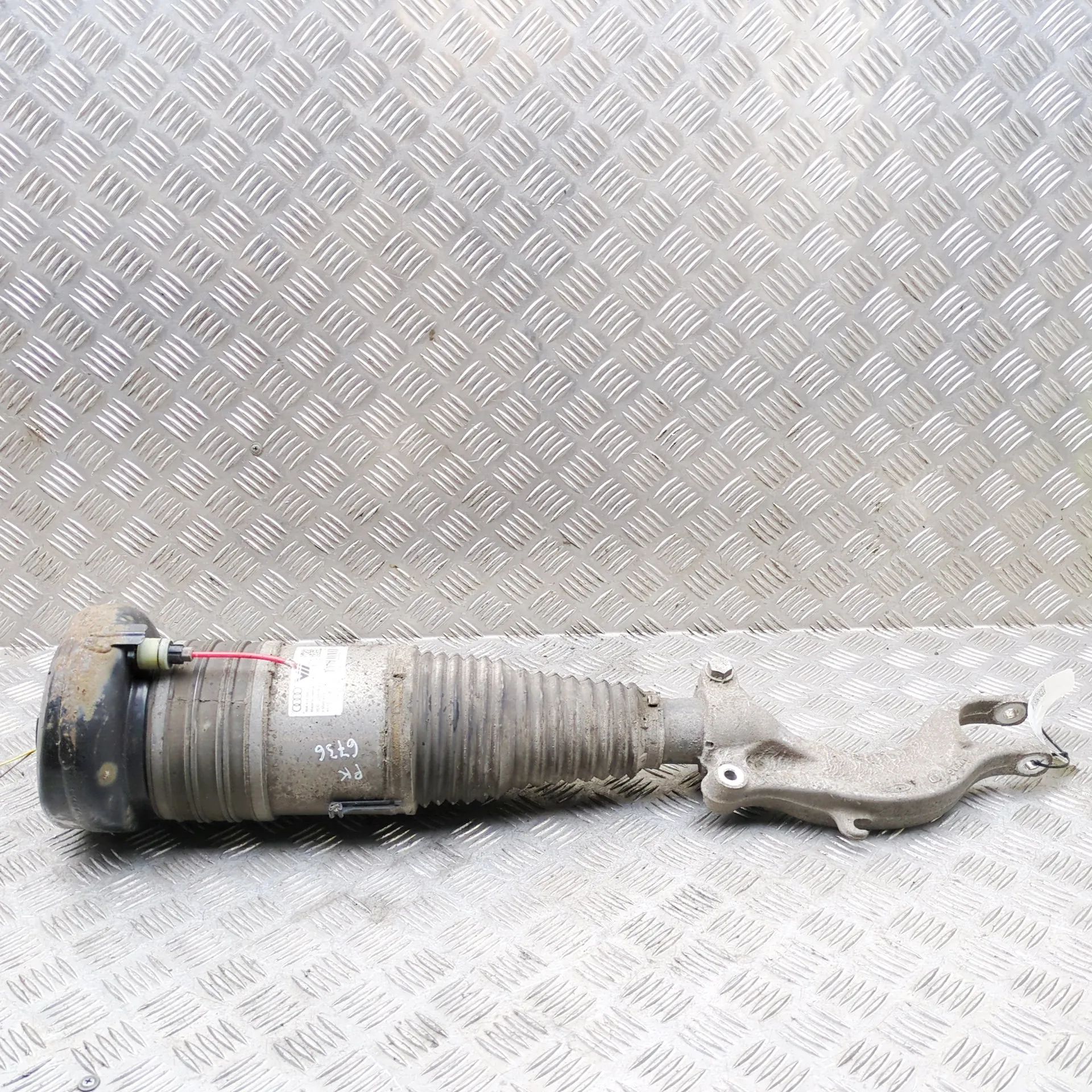 Audi Q5 (FY) Front Left Air Shock Absorber Front Left Air Shock Absorber — AUDI Q5 (FY) (2...