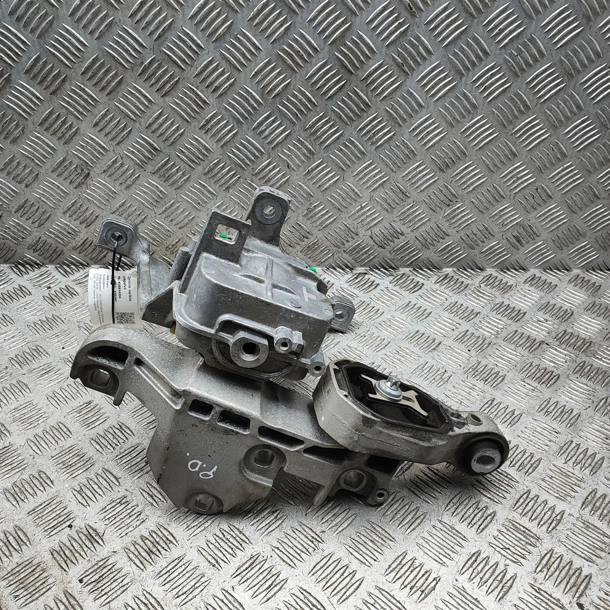 Mercedes-Benz CLA (C118) Right Side Engine Mount Right Side Engine Mount — MERCEDES BENZ CLA (Co...
