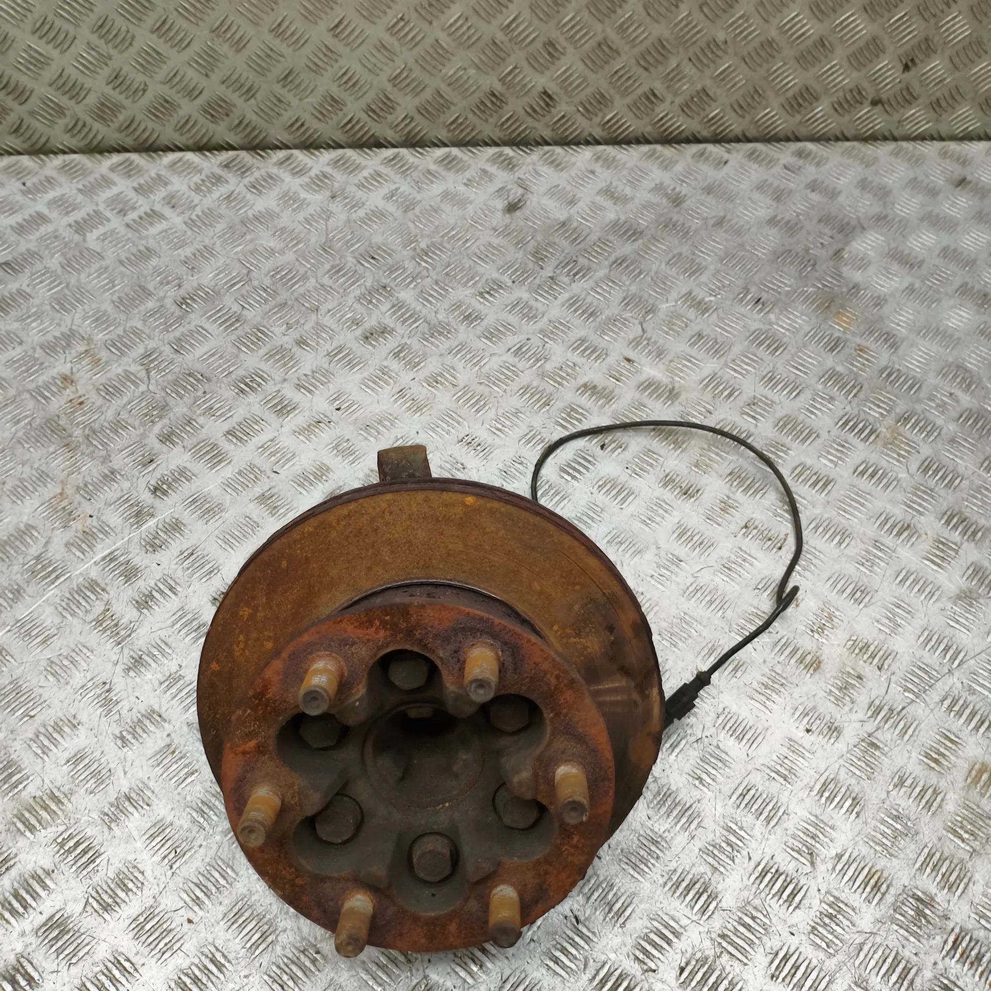 Iveco Daily Front Right Wheel Hub Front Right Wheel Hub — IVECO DAILY (VI Flatbed...