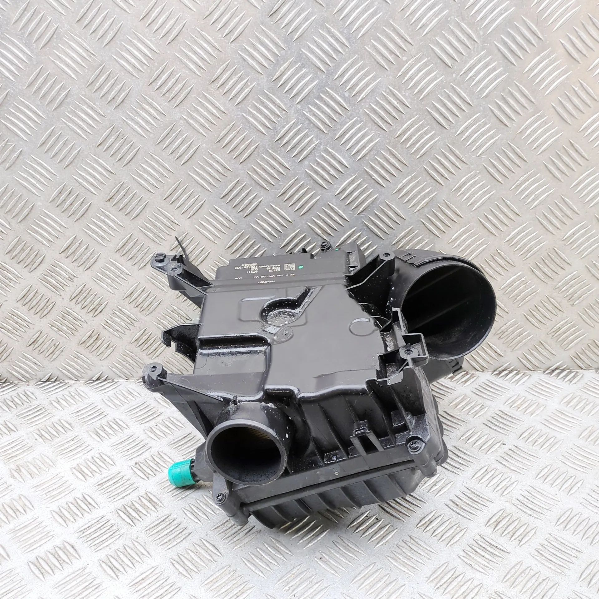 Mercedes-Benz CLA (C118) Air filter box  Air Filter Box — MERCEDES BENZ CLA (Coupe C118)...