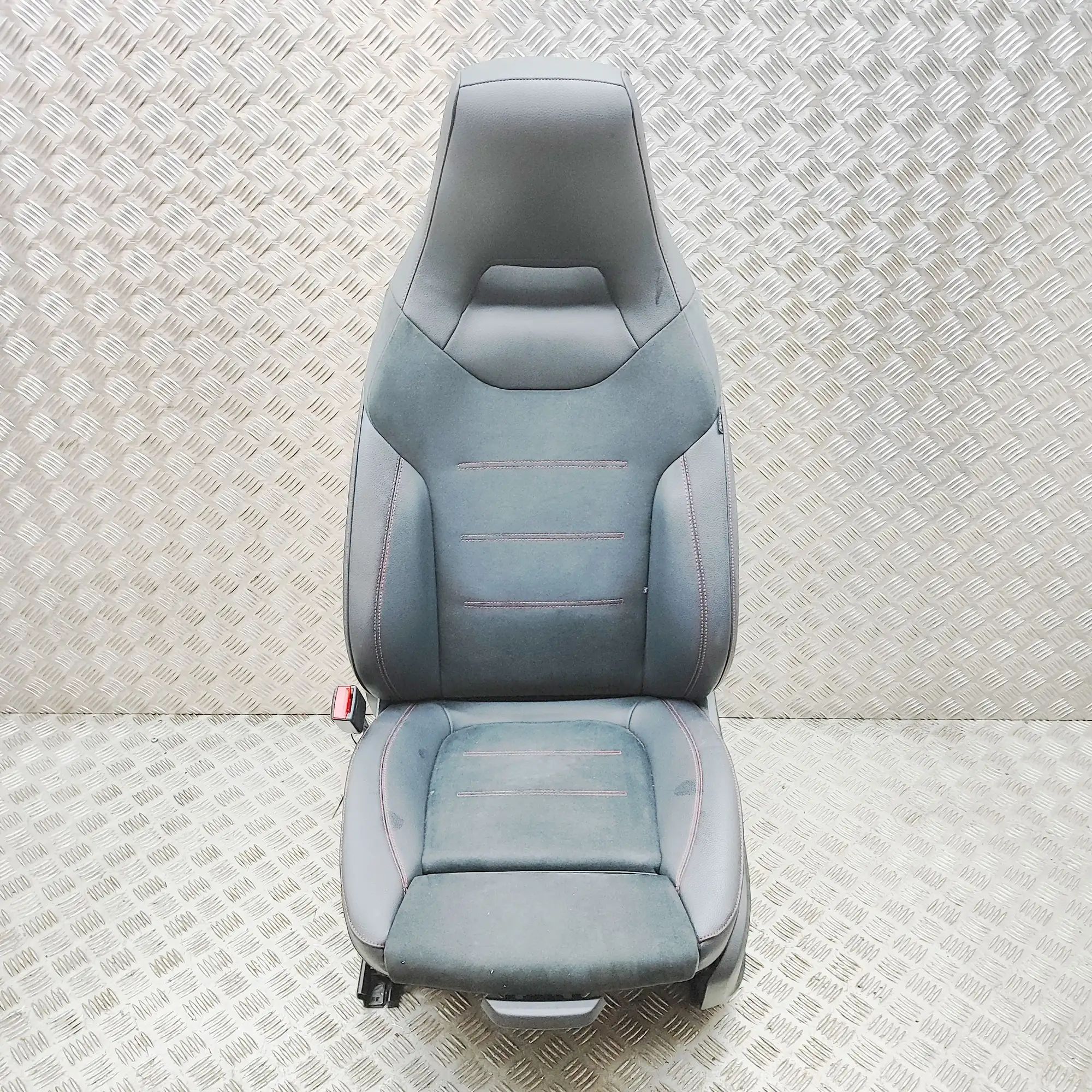 Mercedes-Benz CLA (C118) Front Left Seat Front left seat — MERCEDES BENZ CLA (Coupe C118...