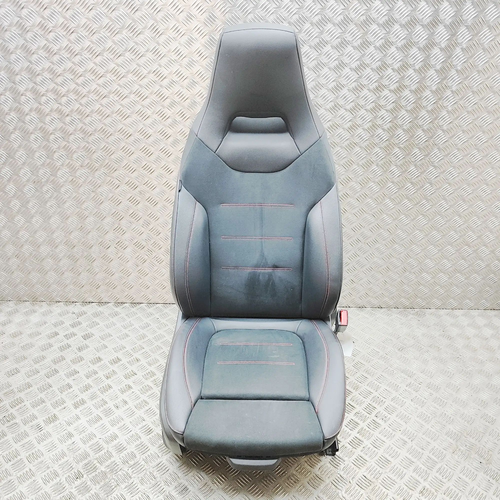 Mercedes-Benz CLA (C118) Front Right Seat Front right seat — MERCEDES BENZ CLA (Coupe C11...