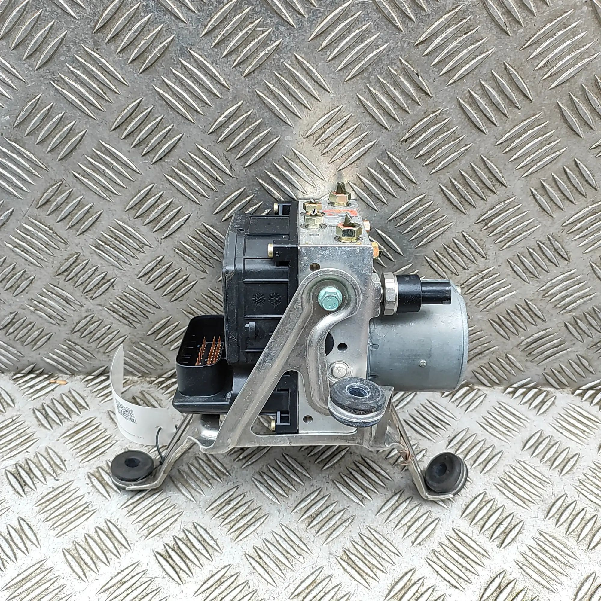Porsche 911 (996) ABS Hydraulipumppu ABS Pump — PORSCHE 911 (996) (1997-2005) — 9963...