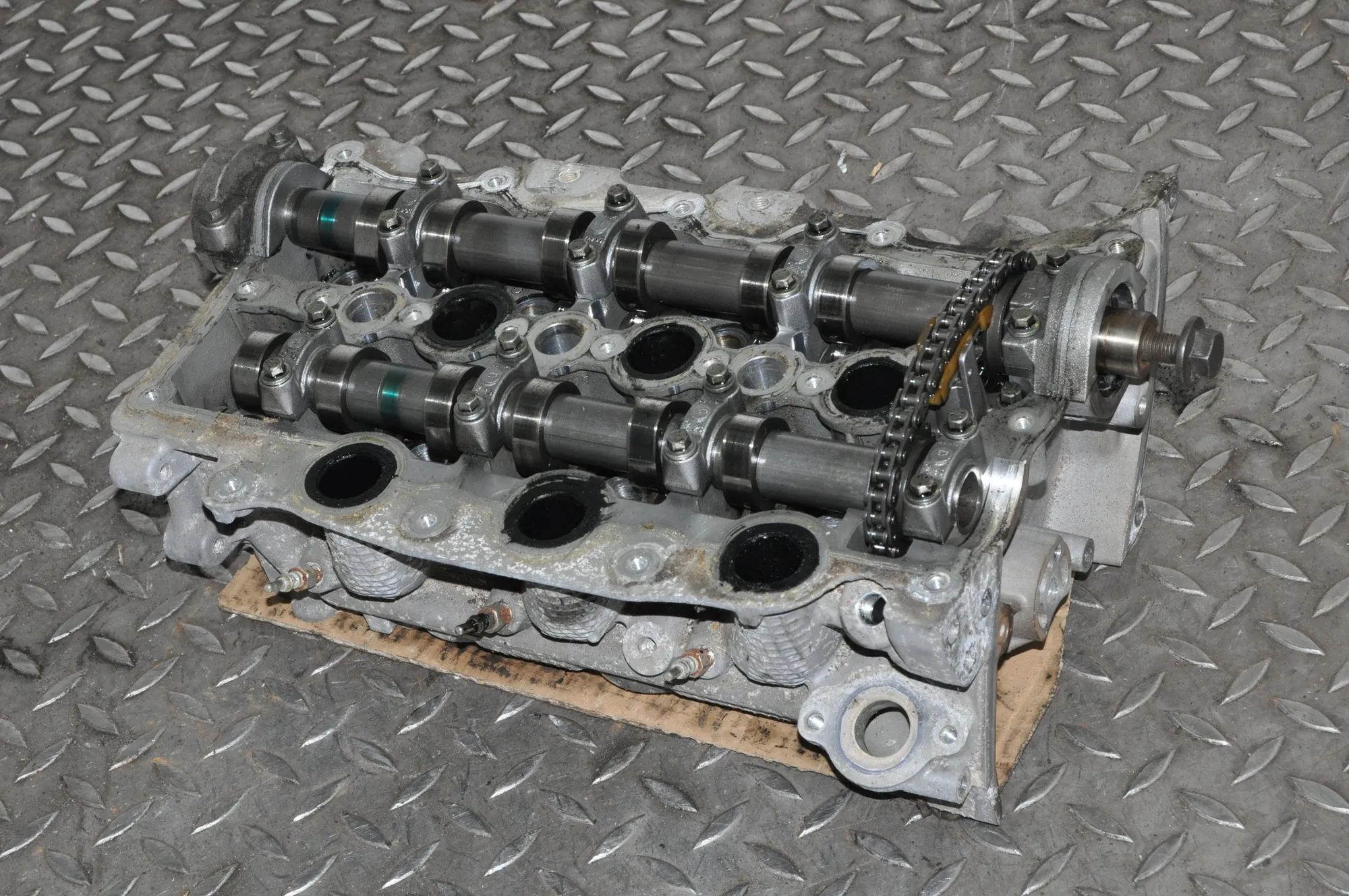 Land Rover Discovery Engine Cylinder Head Engine Cylinder Head — LAND ROVER DISCOVERY (IV...