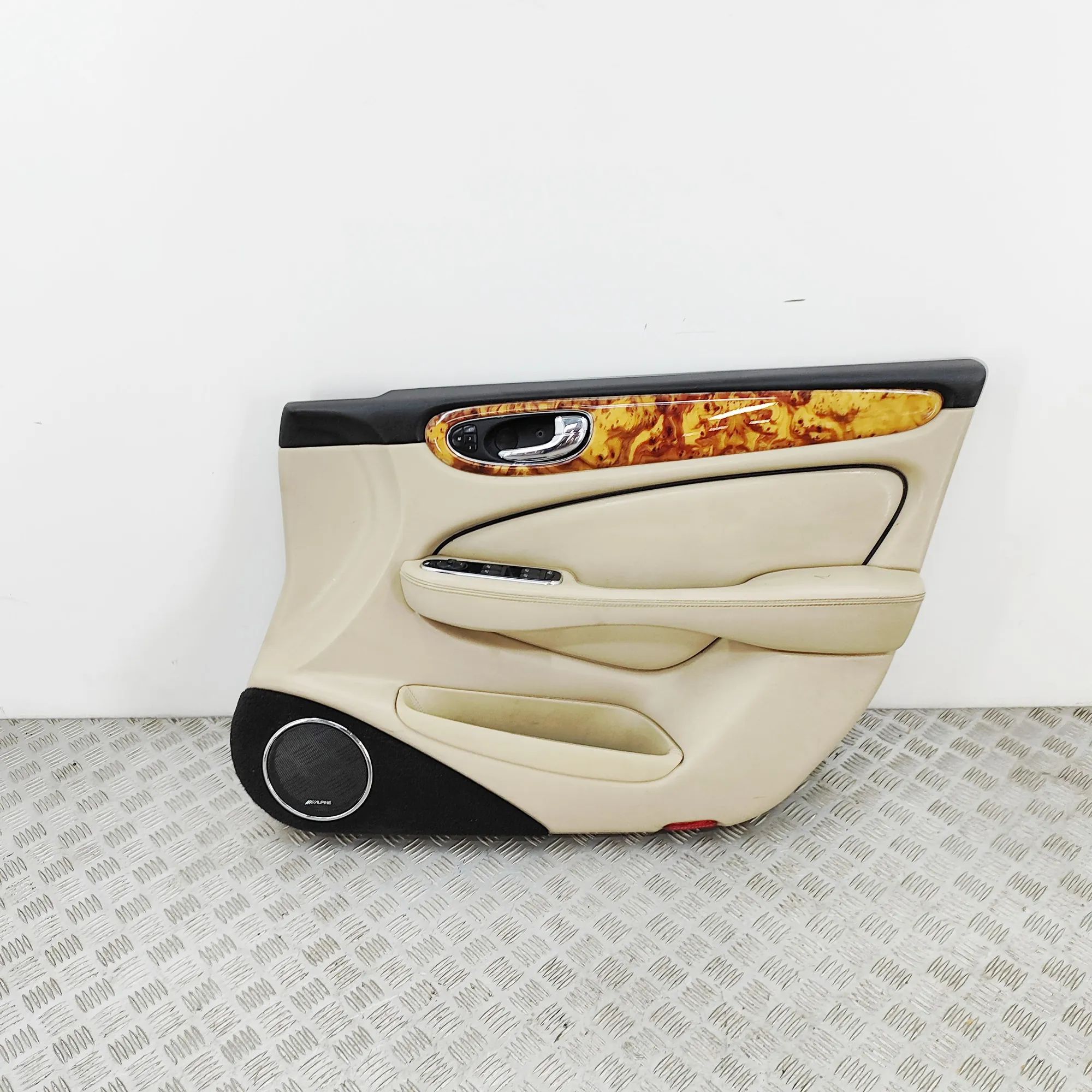 Jaguar XJ Front Right Door Panel Front Right Door Panel — JAGUAR XJ (X350) (2003...