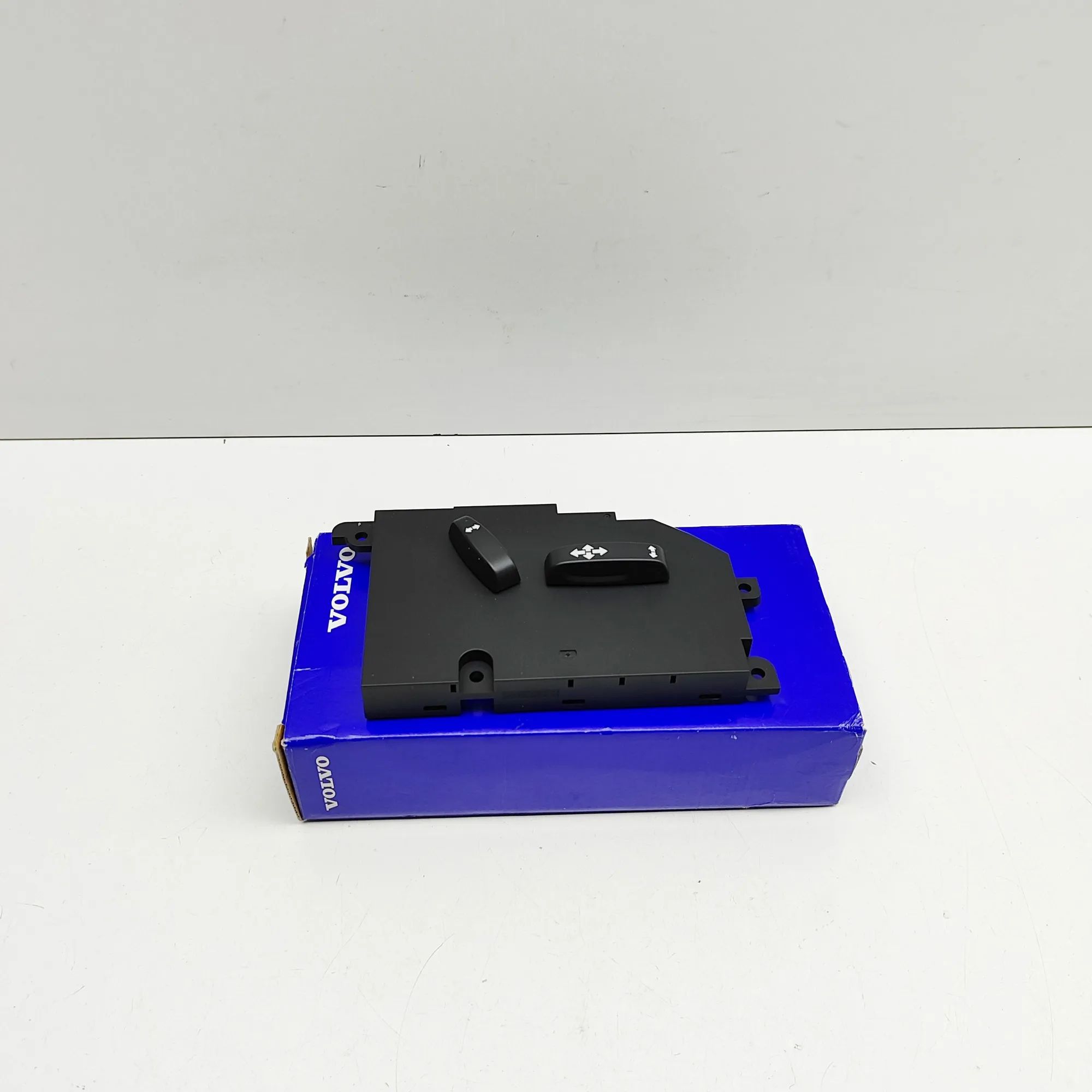 Volvo C70 Left Seat Control Switches Left Seat Control Switches — VOLVO C70 (II Cabr...