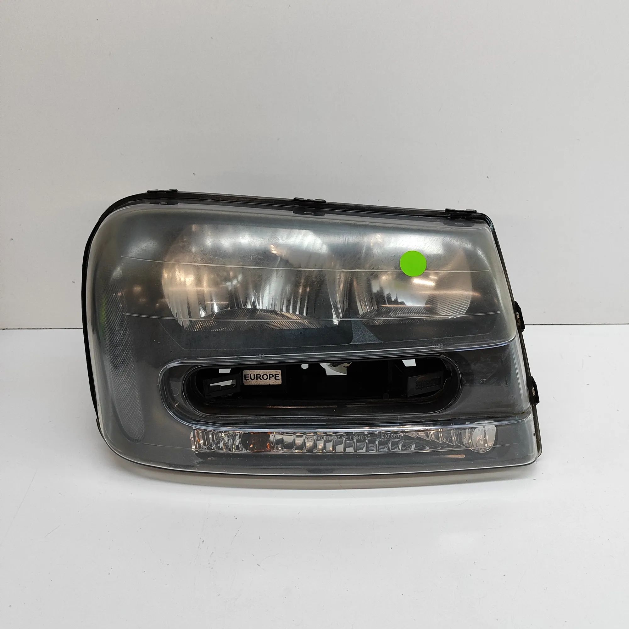 Chevrolet TrailBlazer Front Right Headlight Front Right Headlight — CHEVROLET TRAILBLAZER (...