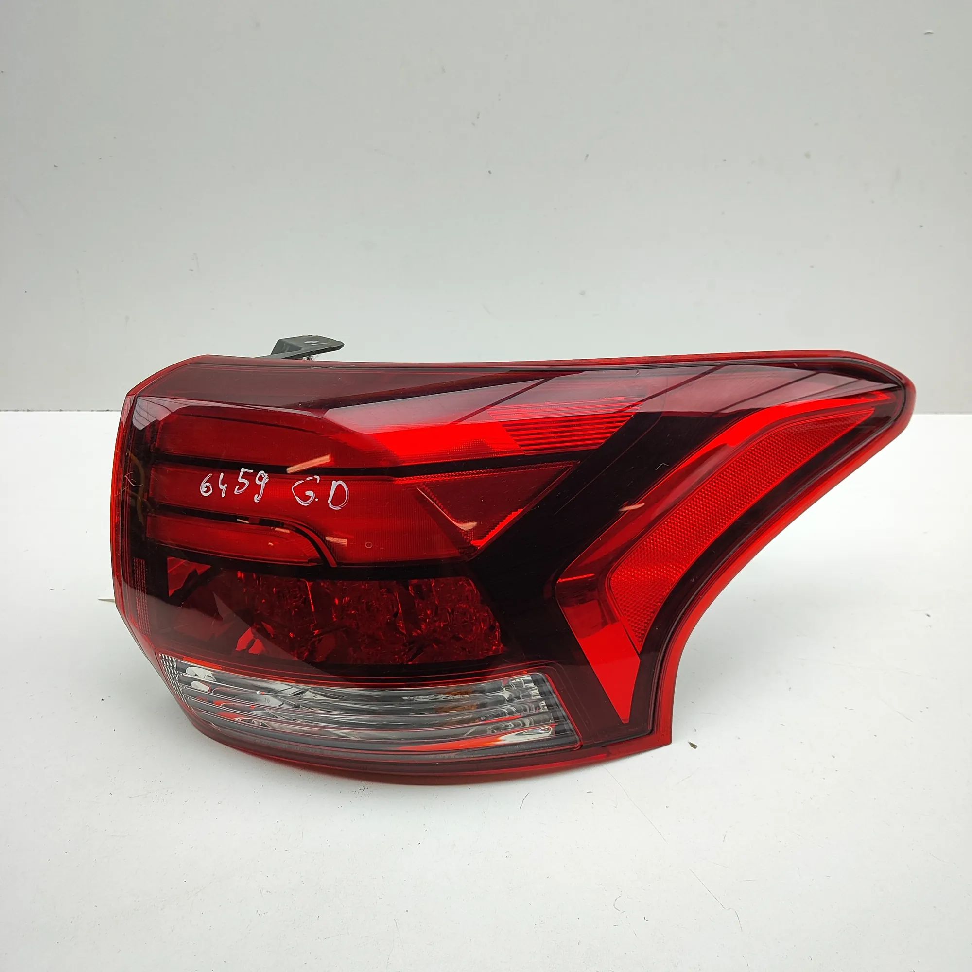 Mitsubishi Outlander Rear Right Tail Light Rear Right Tail Light — MITSUBISHI OUTLANDER (I...
