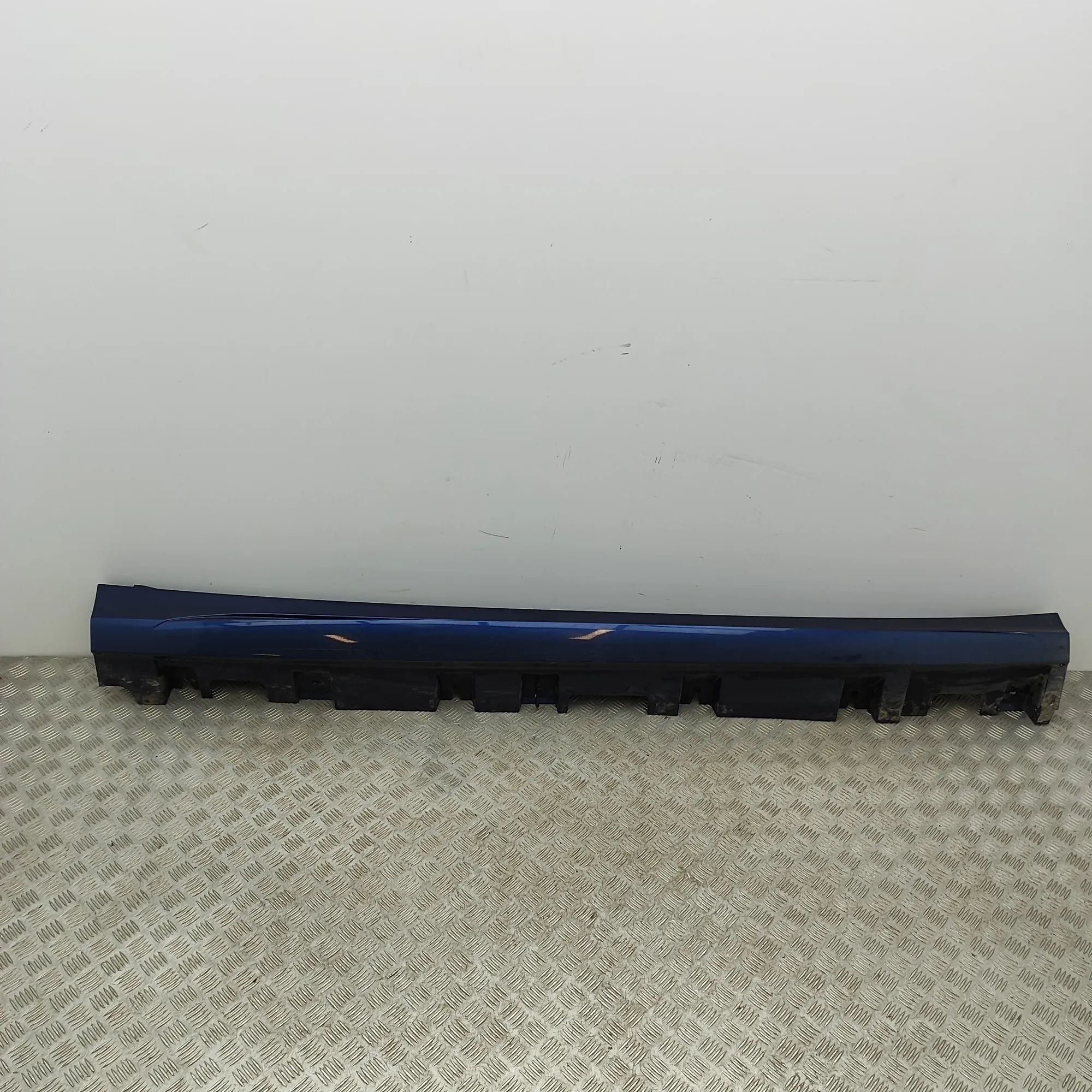 Mercedes-Benz GLE (W167) Right Side Plastic Sideskirt Cover Right Side Plastic Sideskirt Cover — MERCEDES B...