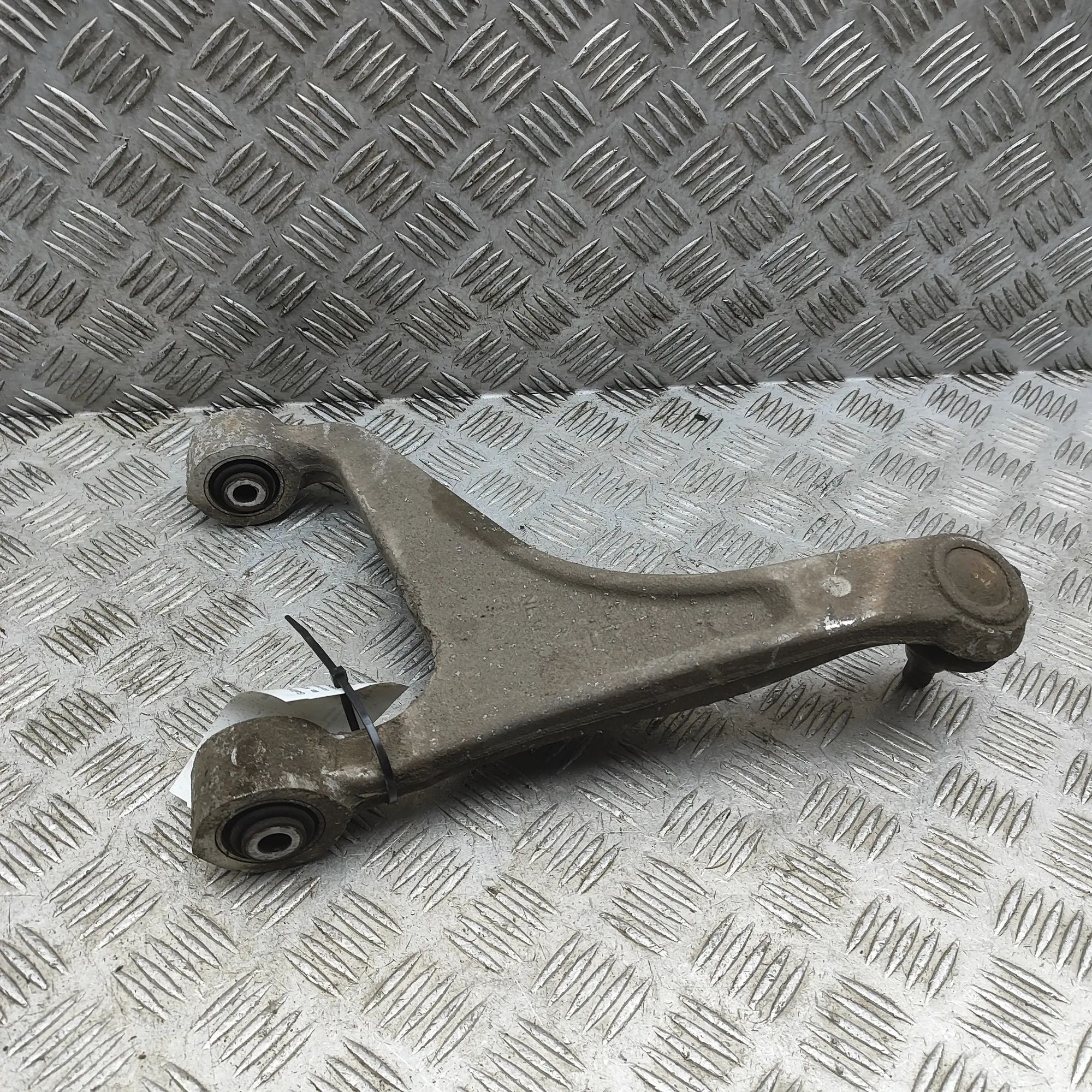 Nissan GT-R Control arm — rear left Control arm — rear left — NISSAN GT-R (R35) (20...