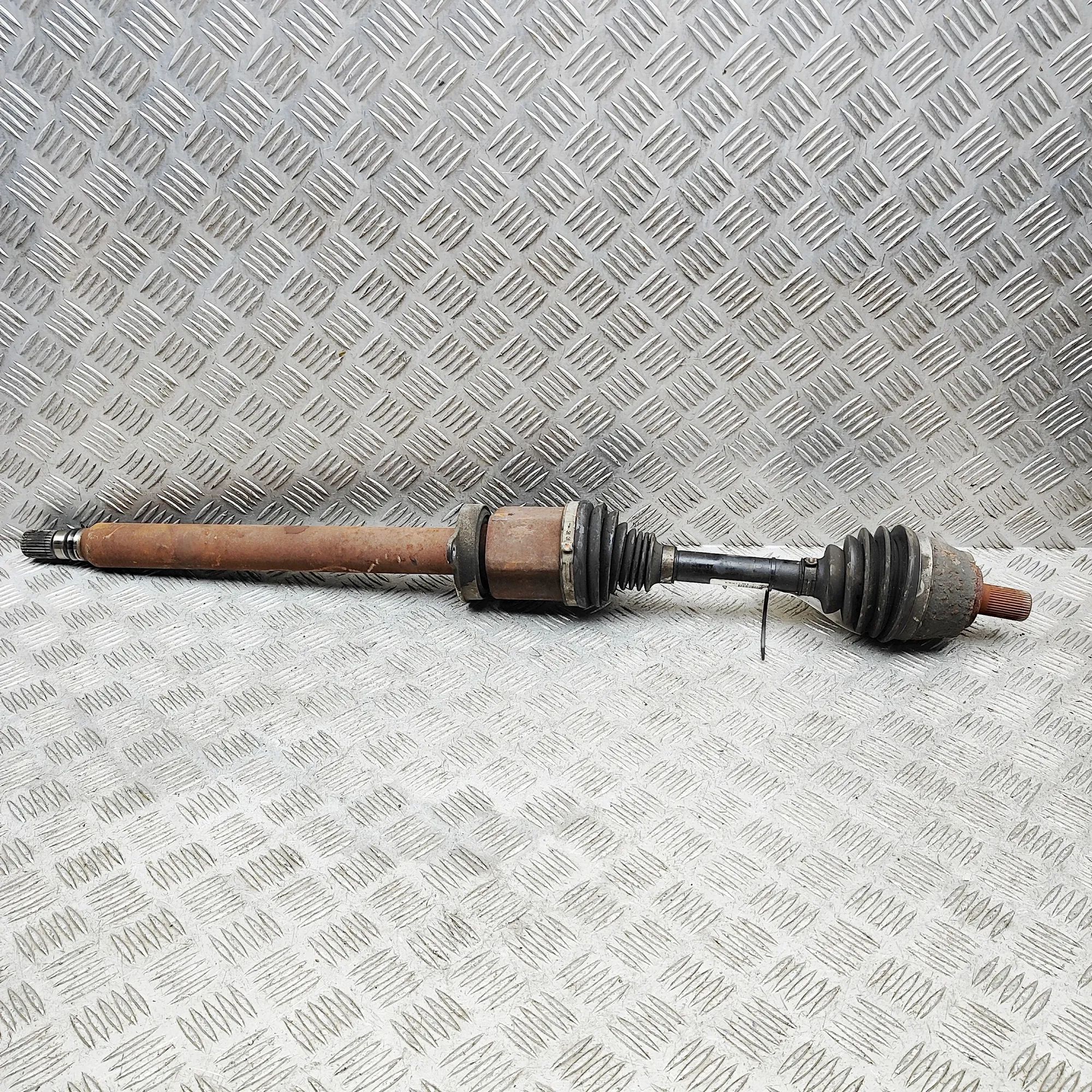Volvo V40 Front Right Driveshaft Front Right Driveshaft — VOLVO V40 (Hatchback) ...