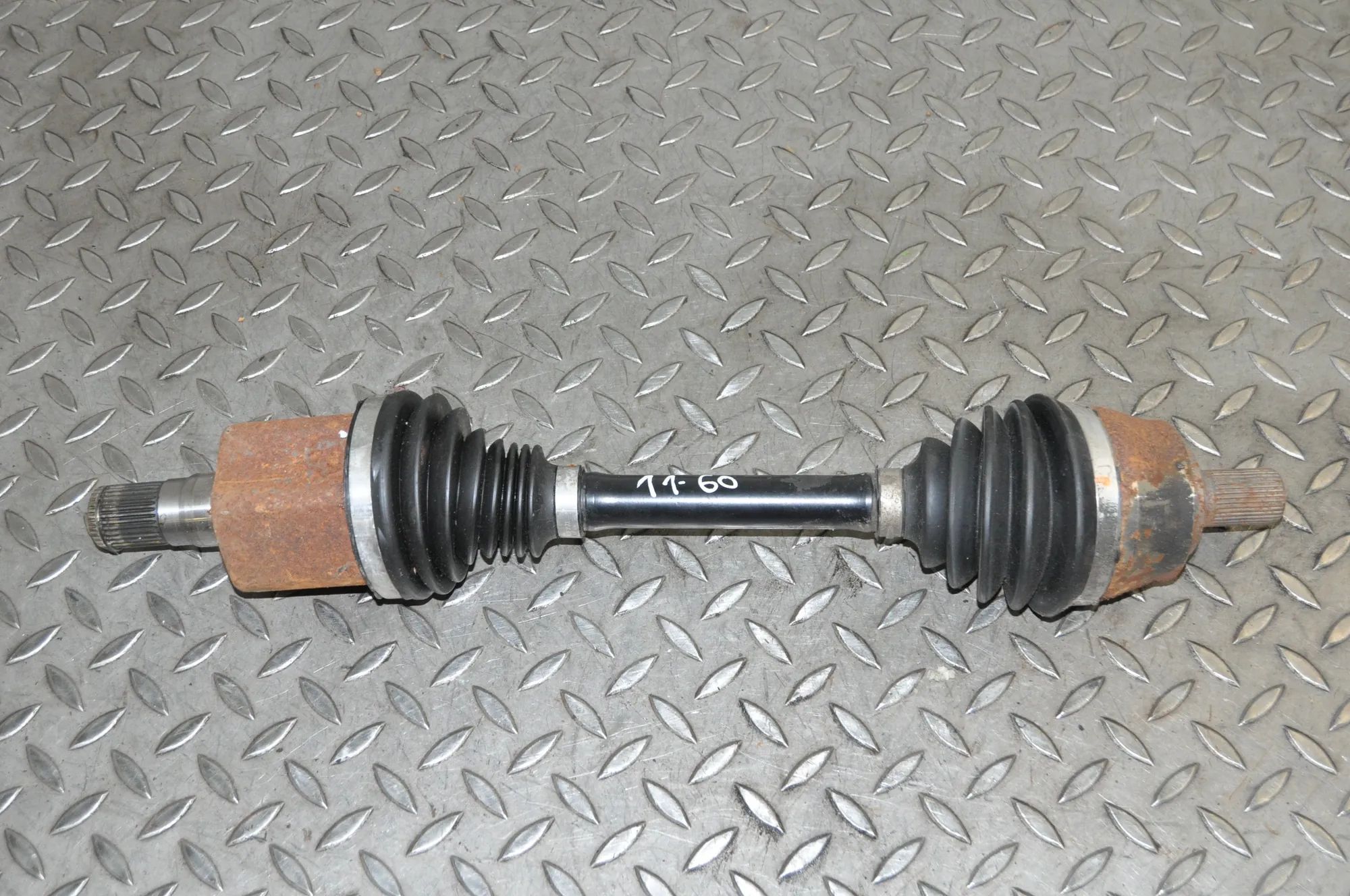 Volvo V40 Front Left Driveshaft Front Left Driveshaft — VOLVO V40 (Hatchback) (...