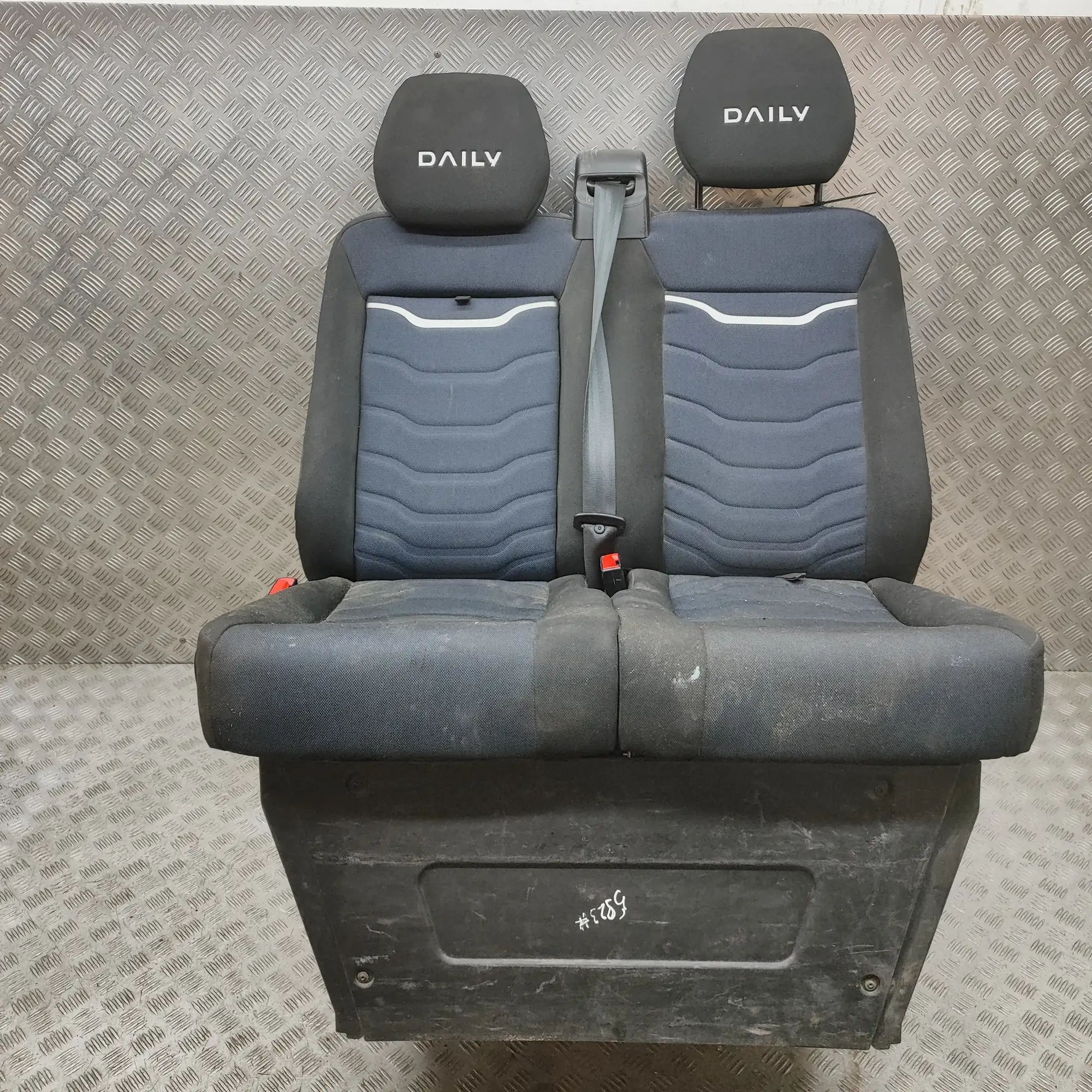Iveco Daily Front Left Seat Front left seat — IVECO DAILY (VI Flatbed) (201...