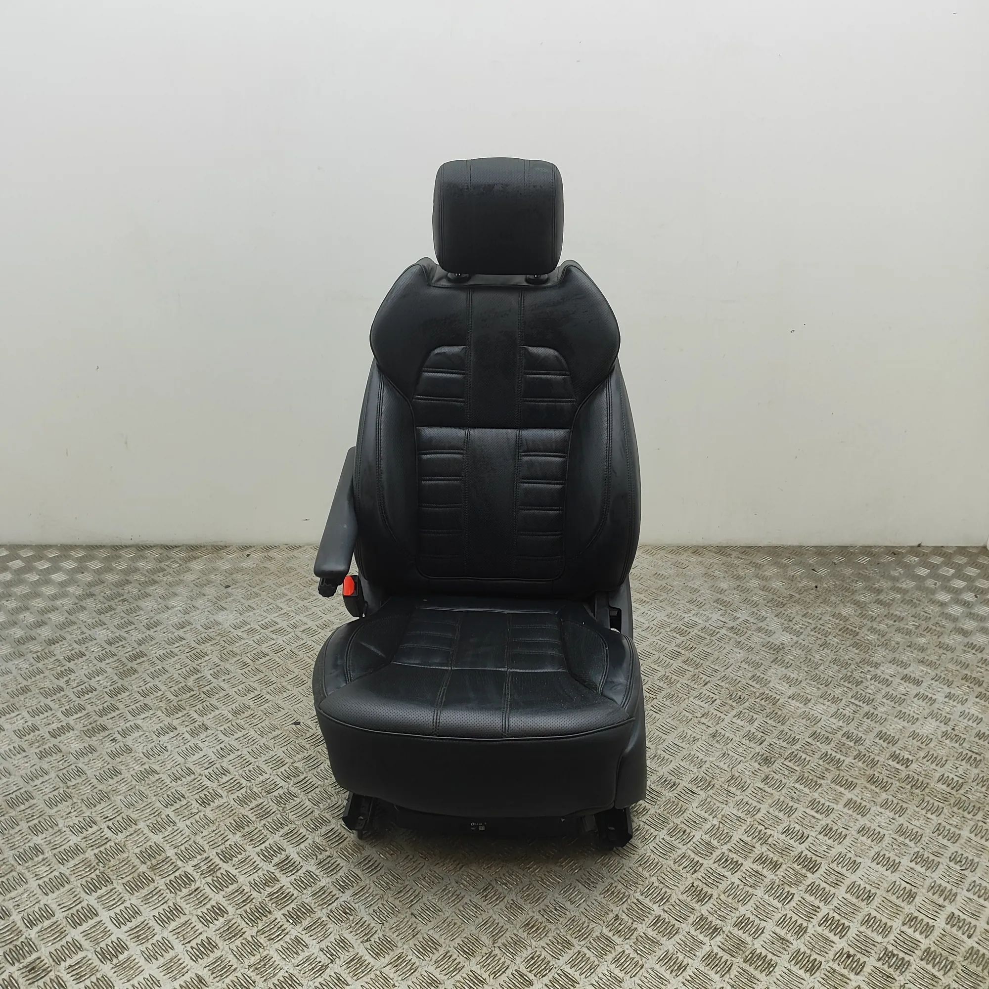 Land Rover Range Rover Sport (L494) Front Left Seat Front left seat — LAND ROVER RANGE ROVER SPORT ...