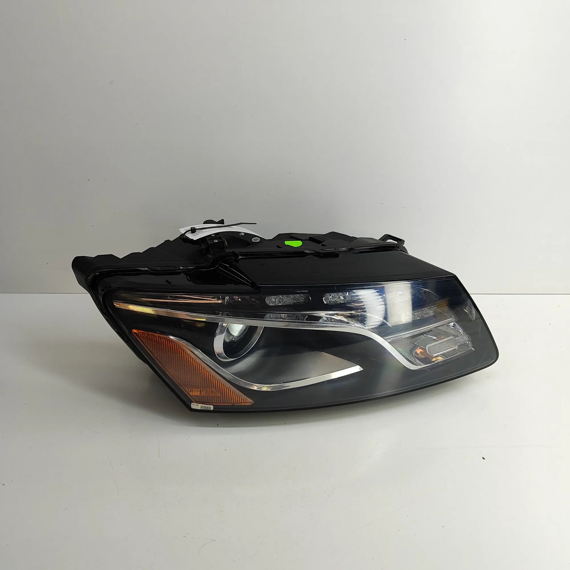 Audi Q5 (8R) Front Right Headlight Front Right Headlight — AUDI Q5 (8R) (2008-2017...