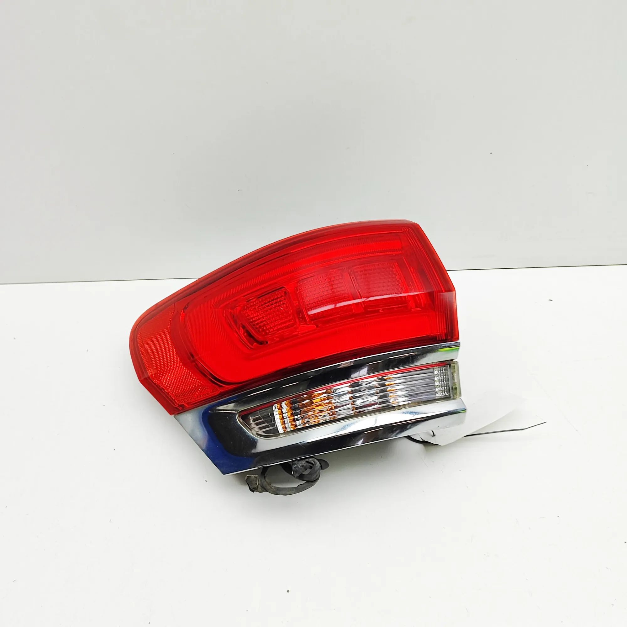 Jeep Grand Cherokee (WK) Rear Left Tail Light Rear Left Tail Light — JEEP GRAND CHEROKEE (IV ...