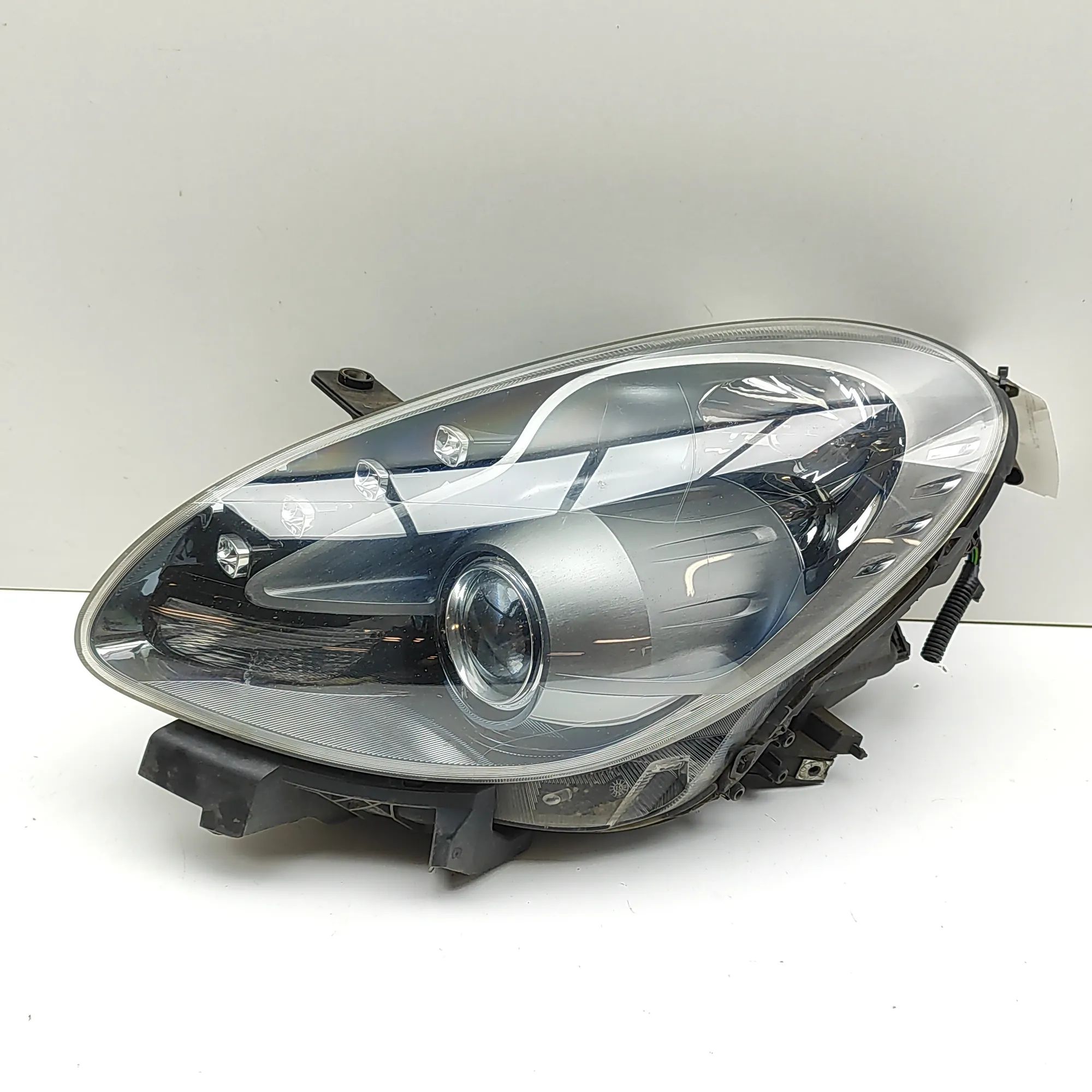 Alfa-Romeo Giulietta (940) Front Left Headlight Front Left Headlight — ALFA ROMEO GIULIETTA (94...