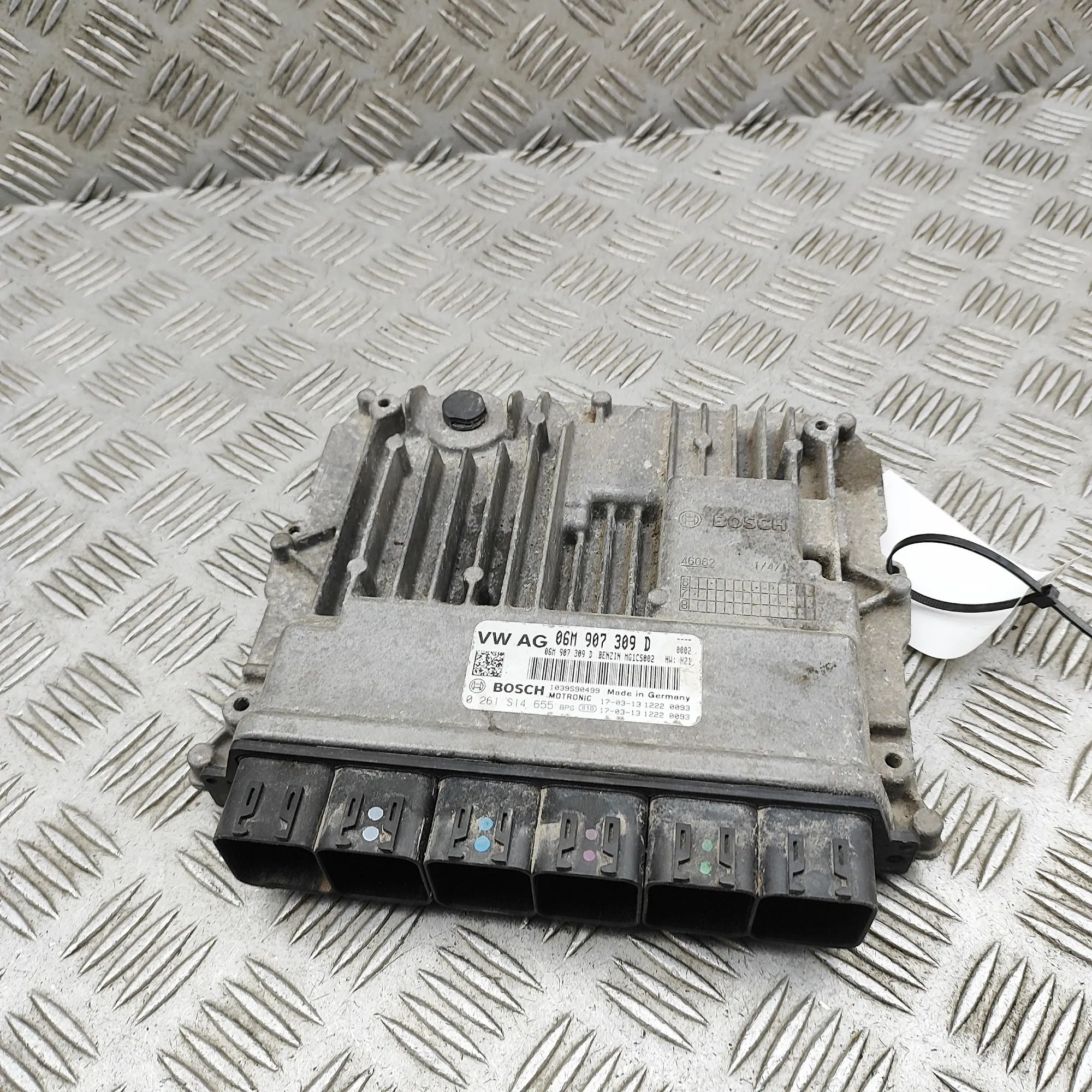 Audi Q5 (8R) Engine Control Unit Engine Control Unit — AUDI Q5 (FY) (2016-...) —...