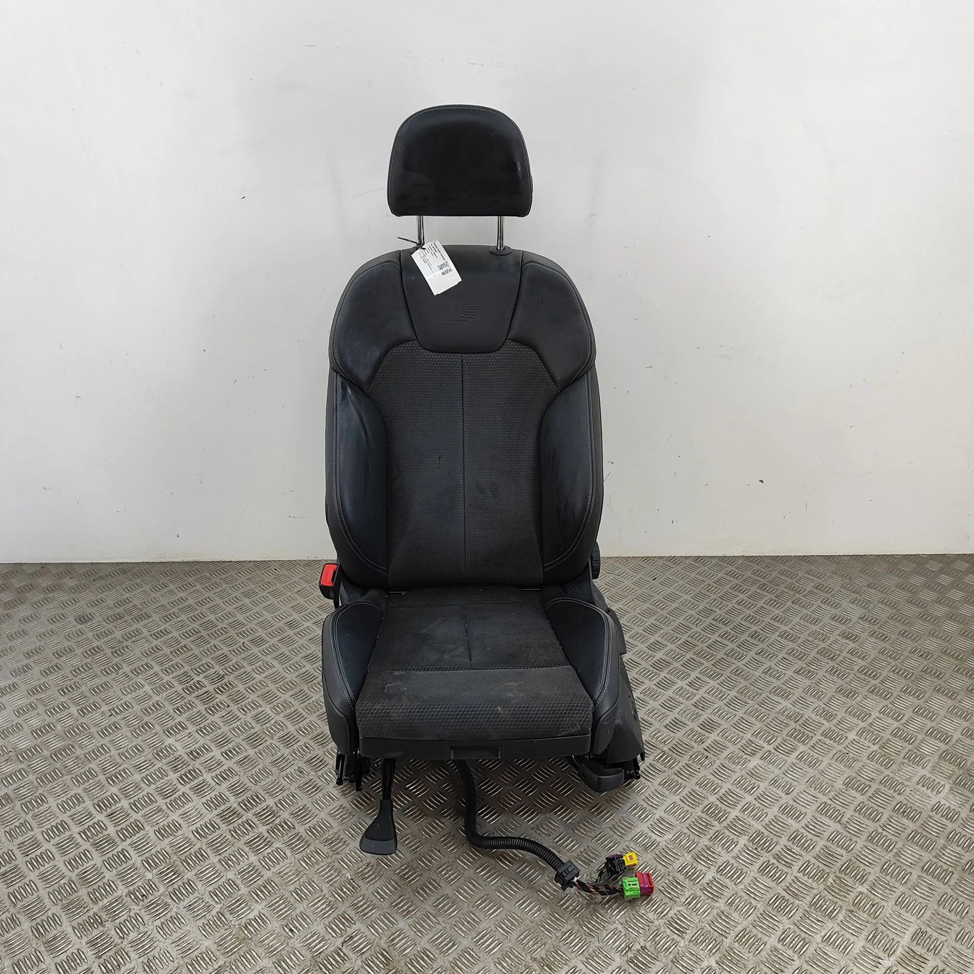 Audi Q5 (FY) Front Left Seat Front left seat — AUDI Q5 (FY) (2016-...) — 80A...