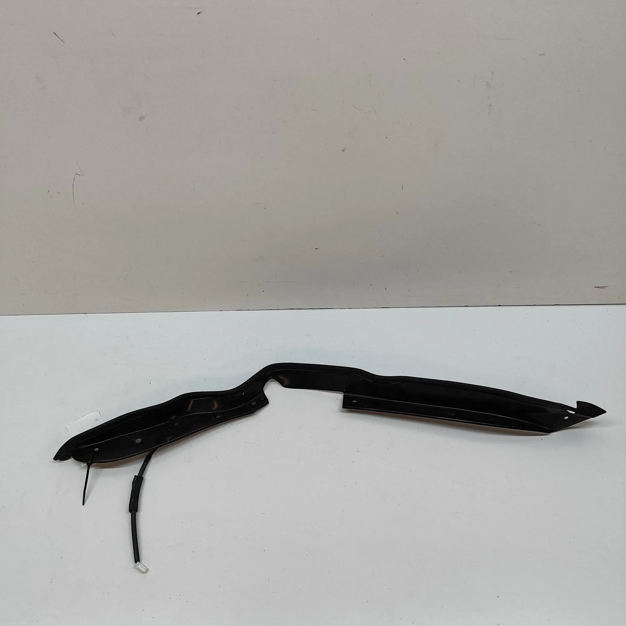 Toyota Corolla Tailgate drip rail trim — right Tailgate drip rail trim — right — TOYOTA COROLL...