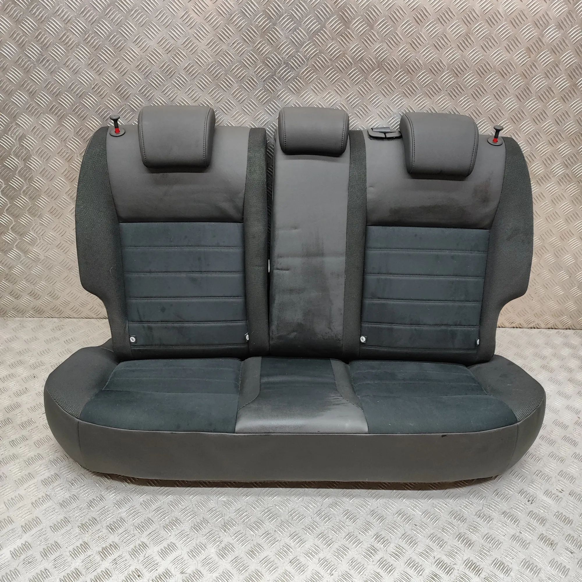 Nissan Juke Takapenkki Rear seat — NISSAN JUKE (F15) (2010-...) — 8830...